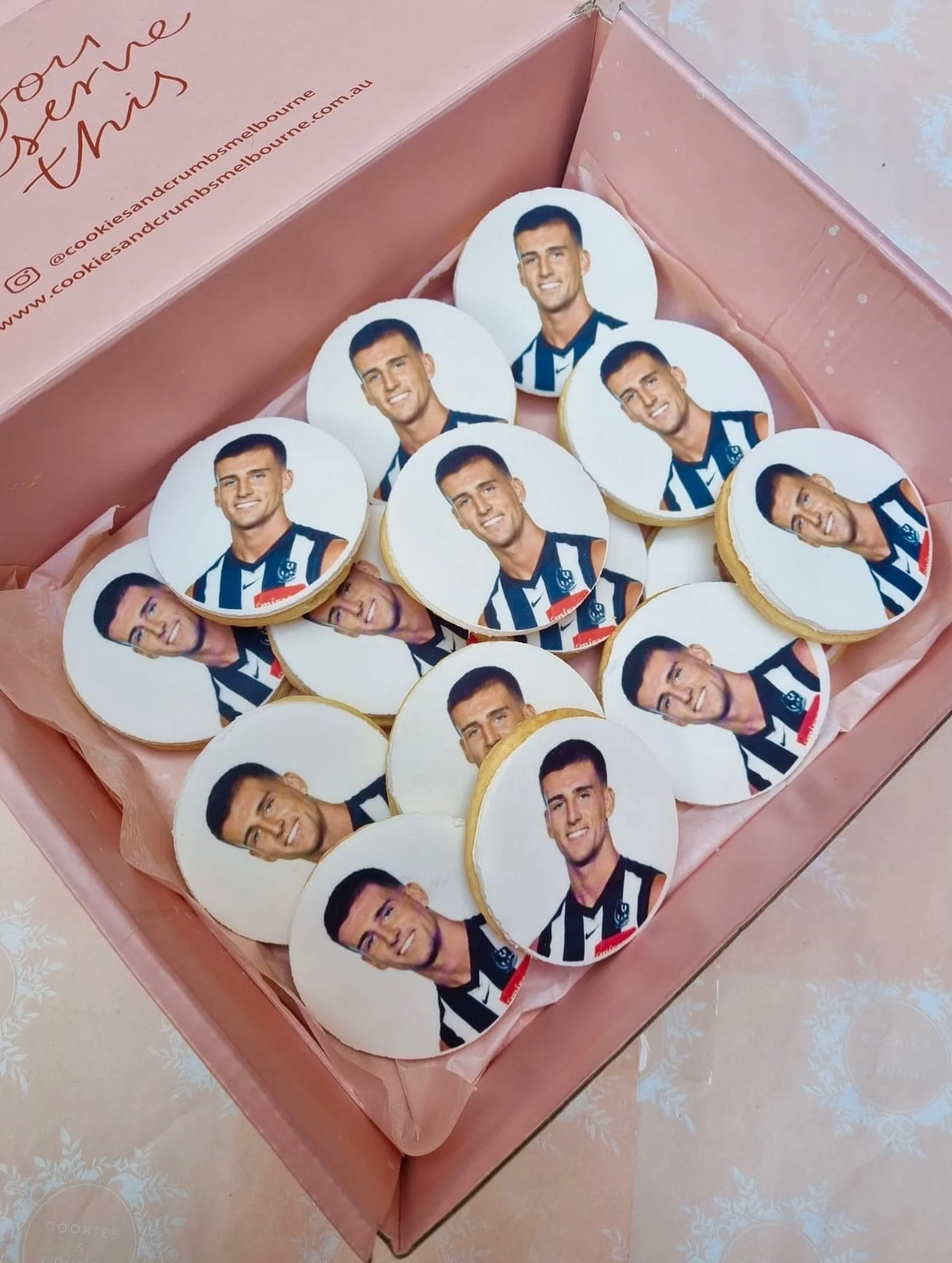 🏆 BROWNLOW MEDALLIST&hellip; NOW IN COOKIE FORM 🍪✨

A very special batch of logo cookies celebrating Nick Daicos and his incredible Brownlow win! 🖤🤍

Because when you win the Brownlow, your face deserves to be on a cookie. 😂🏆

Congratulations, 