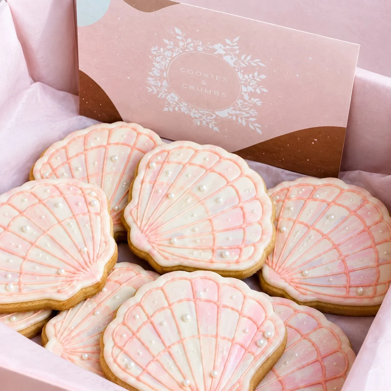 A little bit of seaside sweetness 🐚🤍✨ 

Our Mermaid treat collection is giving all the pretty pastel vibes. Delicate details, pearly finishes and a little magic in every bite.

The sweetest addition to any celebration 💓 🐚