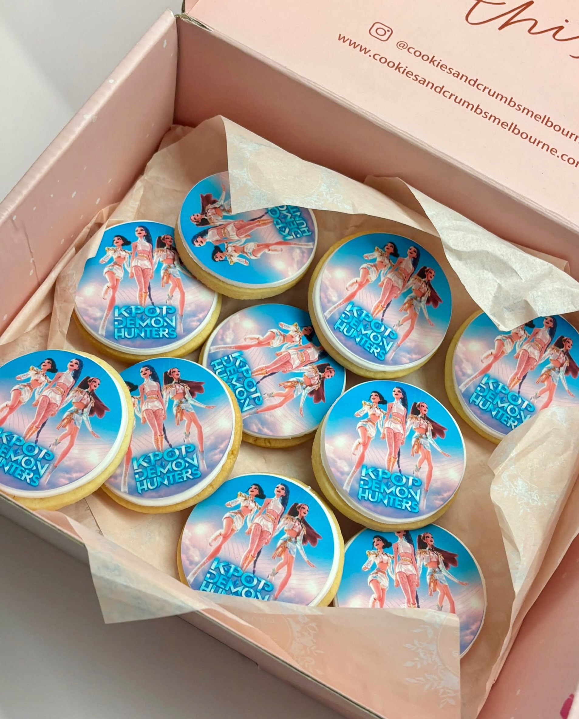 🎤💜 K-Pop Demon Hunters, but make it cookies! ✨

Custom logo cookies for the ultimate fans 💖 Perfect for parties, celebrations and a little K-Pop magic! 🍪🎶

#kpopdemonhunter #logocookies #melbournecookies