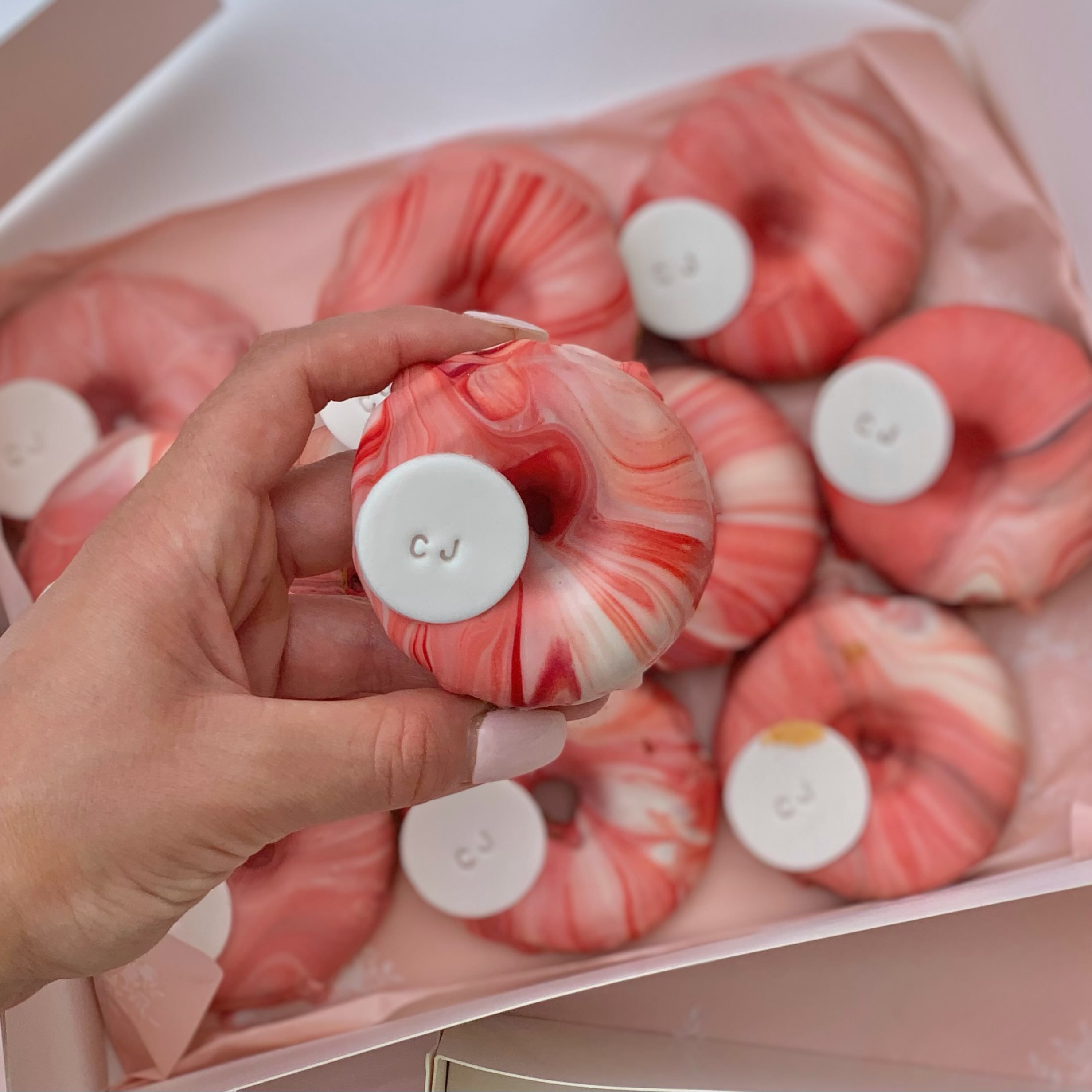 🍩 Personalised donuts with a POP of red ❤️ Because we&rsquo;re here for the red! 🔴✨ 

Customise your sweet treats and make them extra special 🥰