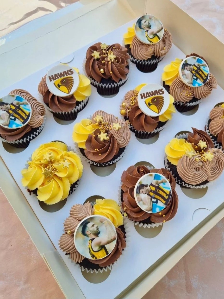 cupcakes-footy-tem-vanilla-chocolate-birthday.jpg