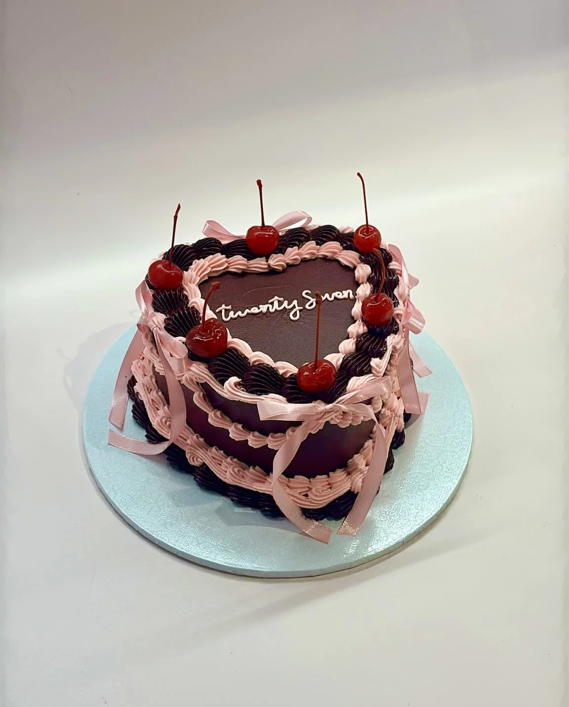 vintage-cake-burgundy-pink-personalised-text.jpg