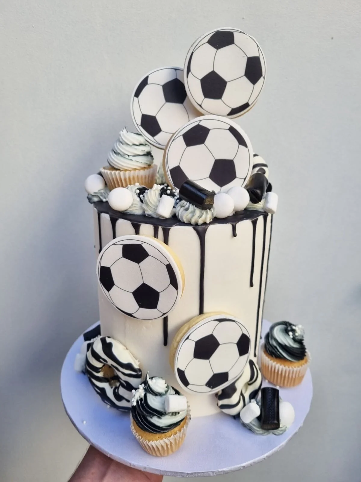 soccer-cake-birthday-boy-yum-party.jpg