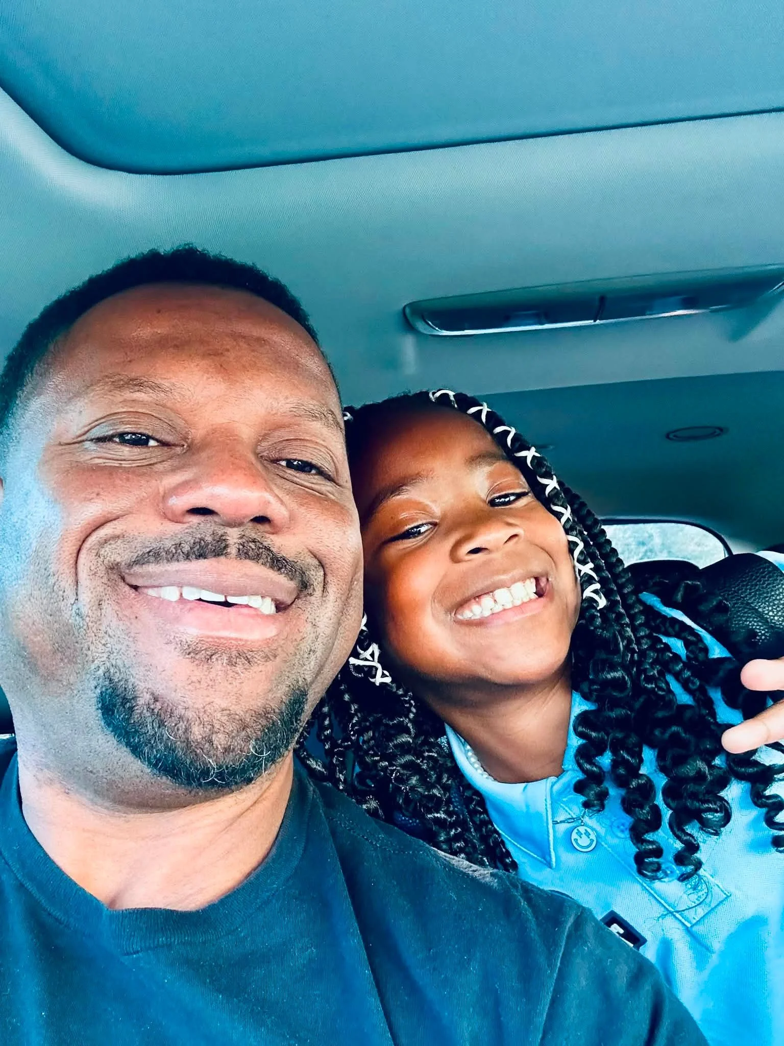 Taking my 6th and 3rd grader to school. #thedaysarelongbuttheyearsareshort