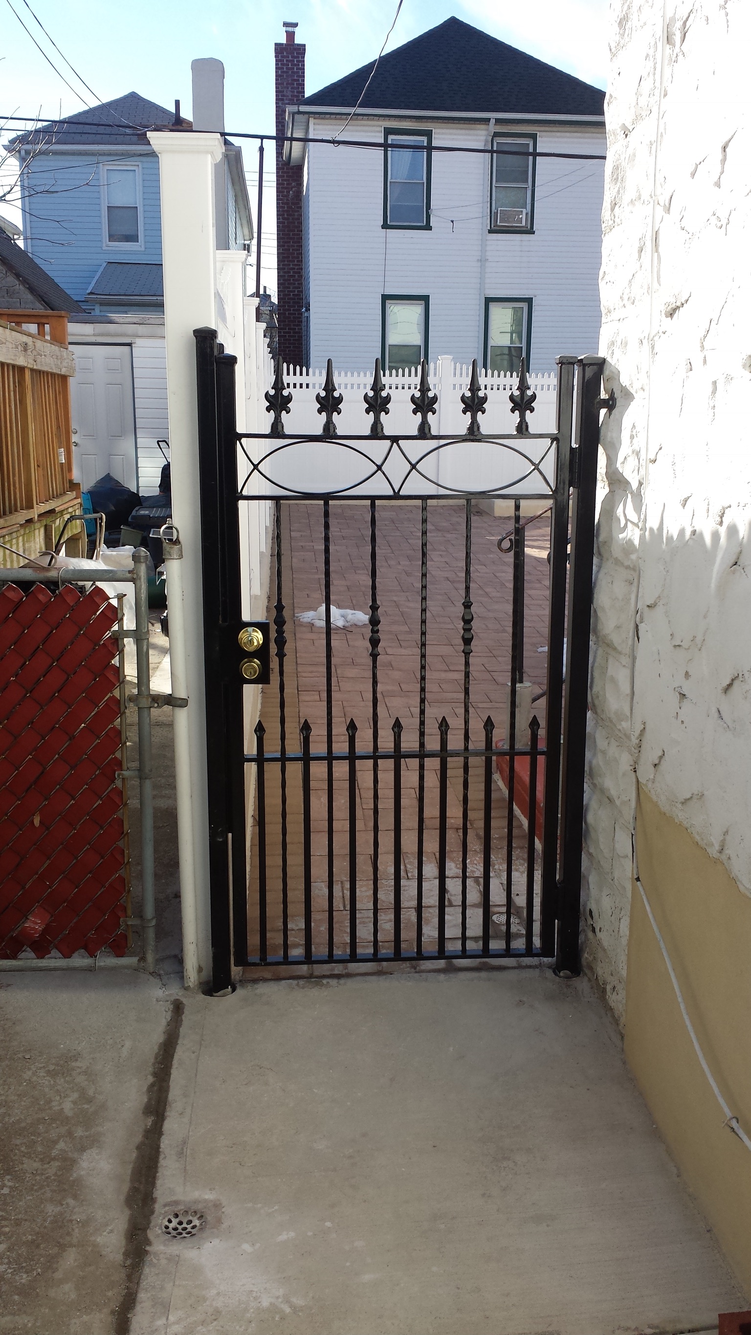 Bracci door and gate design