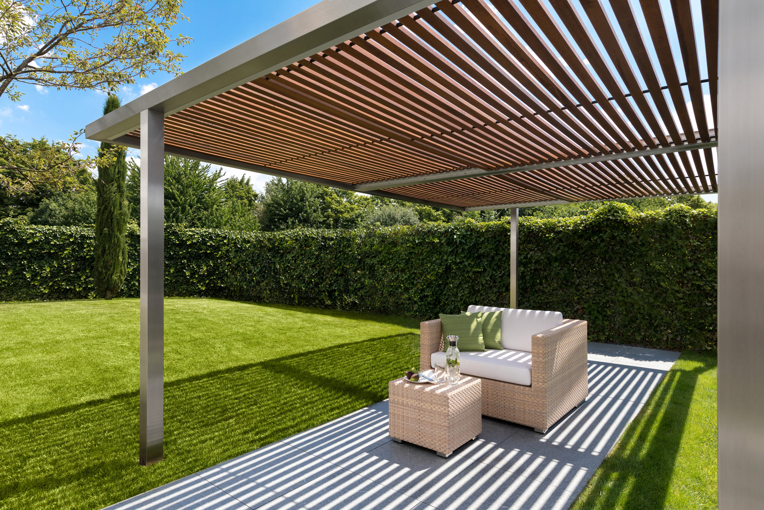 rewalux Pergola P2F7 mit Holzlamellen.jpg