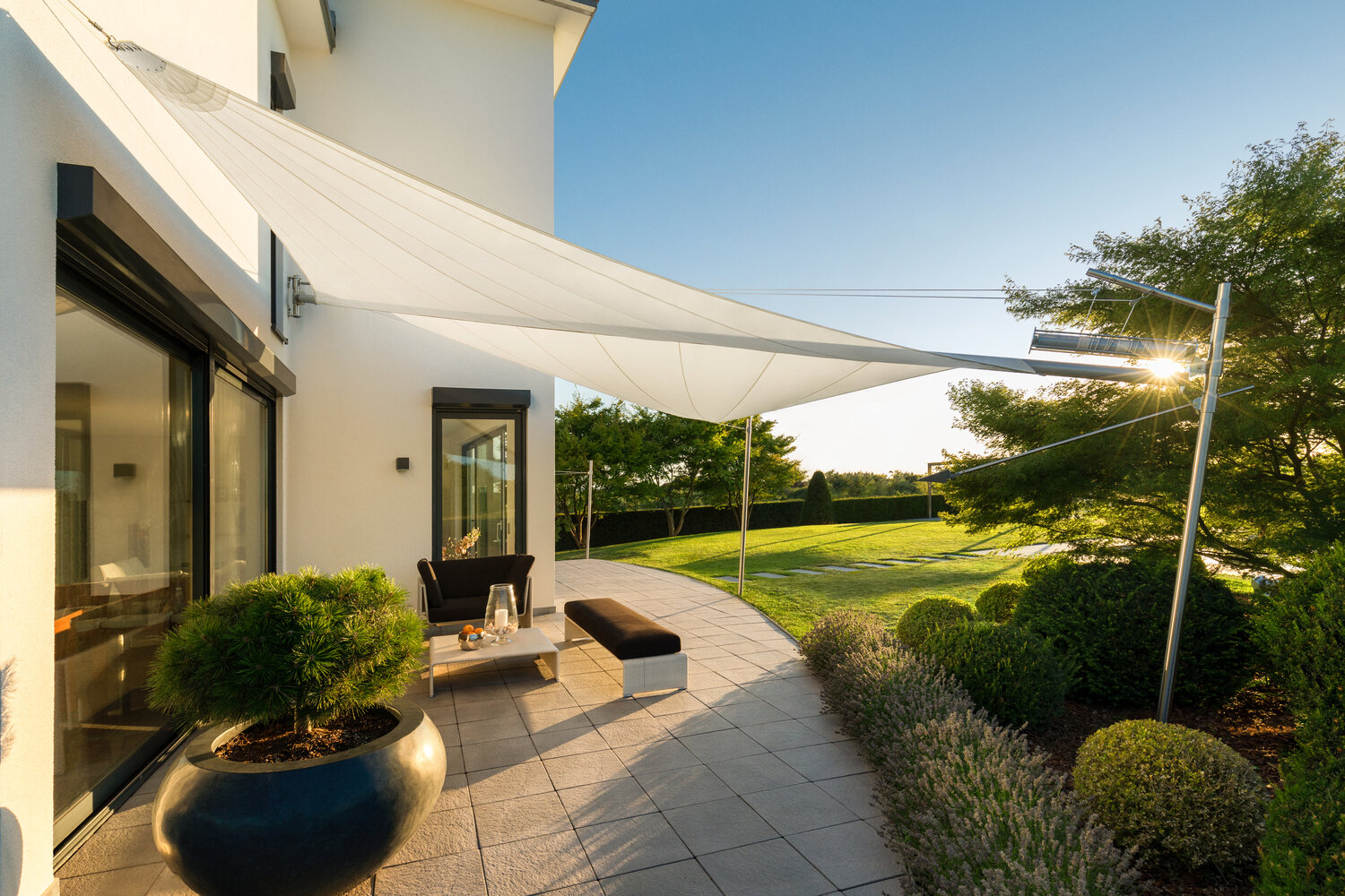 Elegante Sonnensegel für Ihre Terrasse