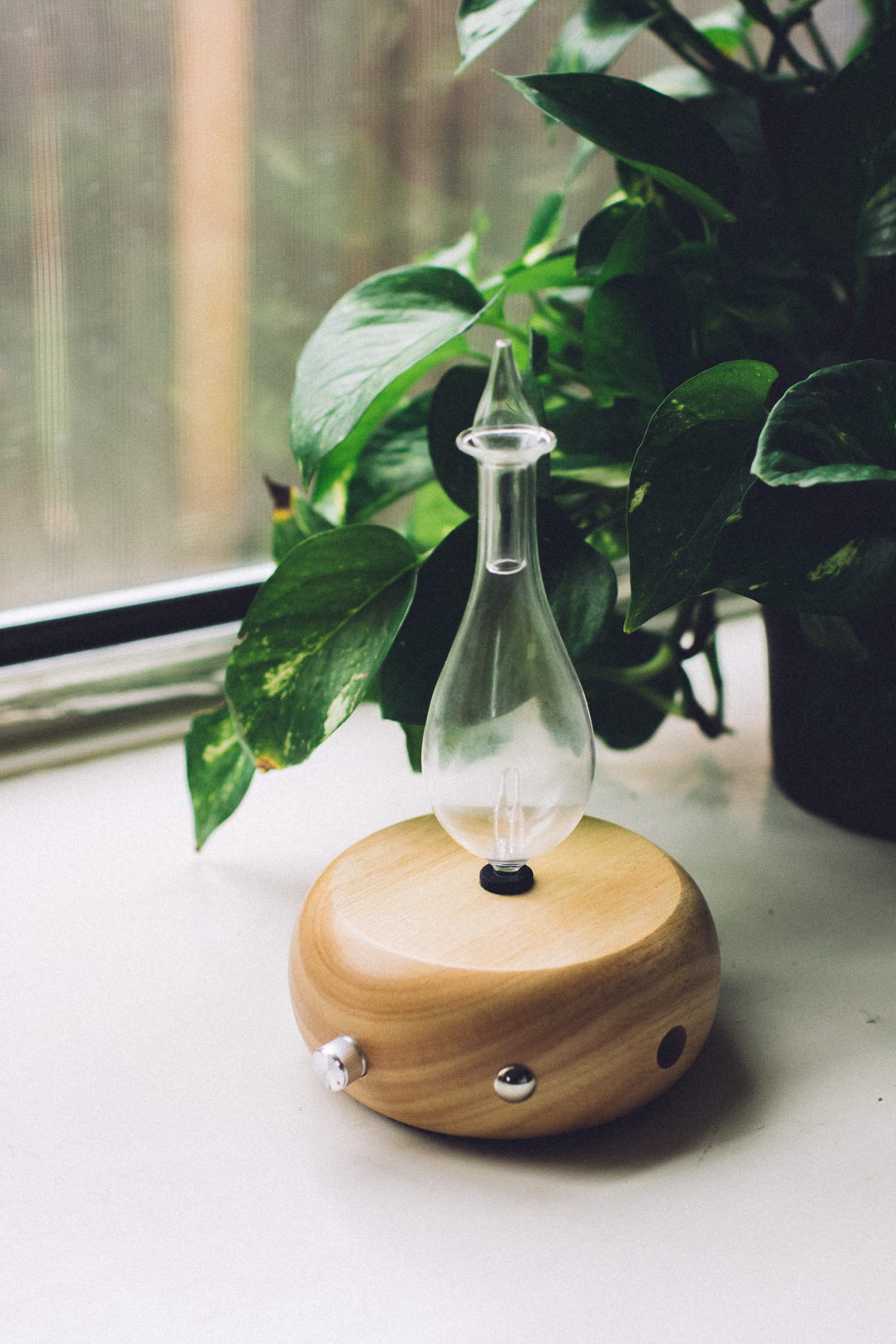 Organic Aromas "Magnificant" Nebulizing Diffuser in light wood available on Amazon