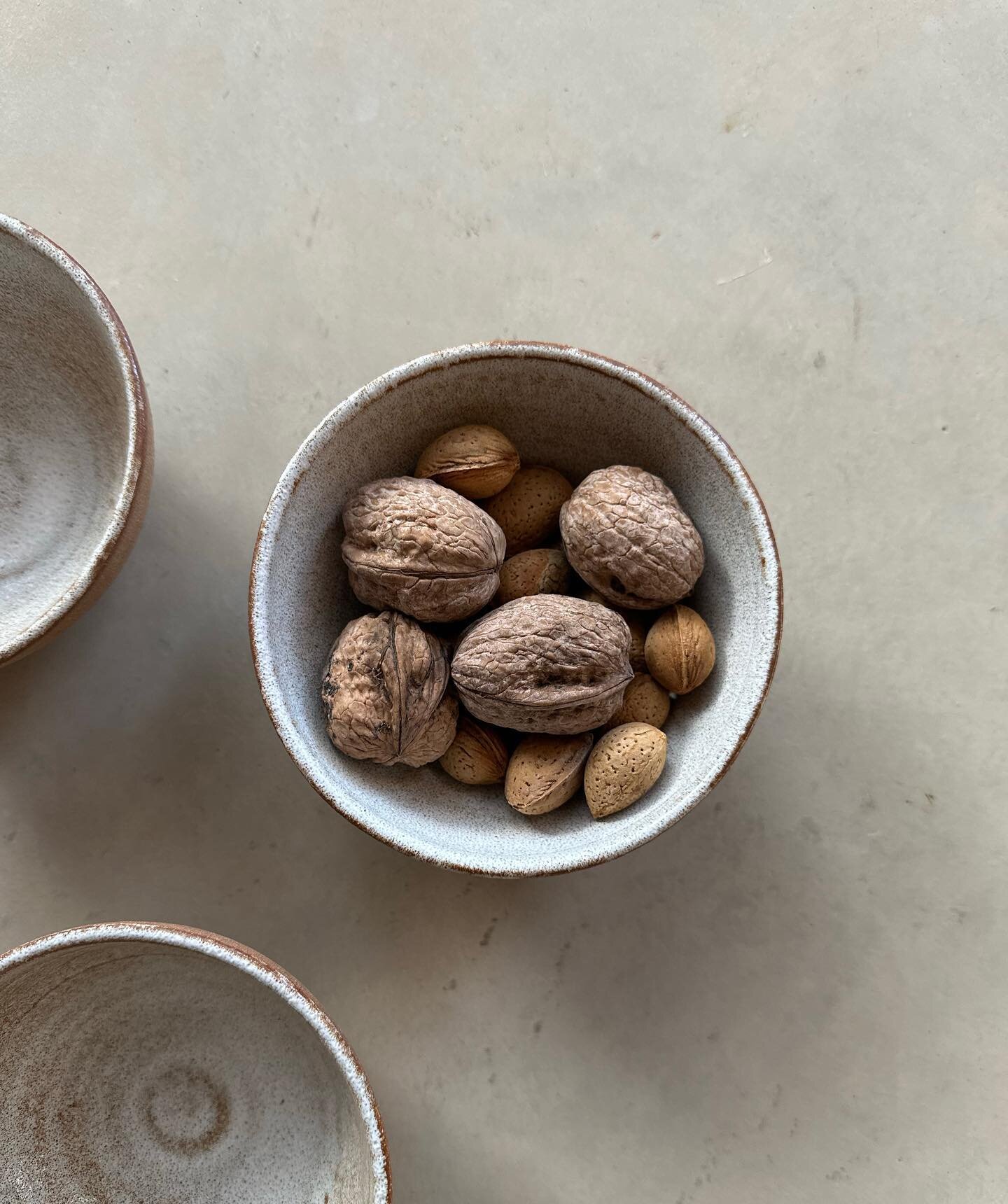 Morning snack in our S size bowl

#ceramicsmim #mallorca #pottery #potterystudio #wheelthrown #wheelthrownpottery #wheelthrownceramics #ceramica #mediterraneanstyle #tableware #tablesetting #tabledecor #neutraldecor #neutraltones #mediterraneandiet #