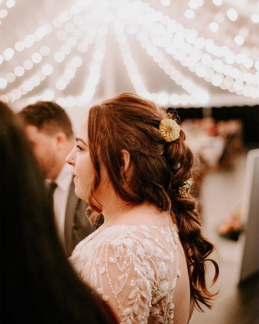 looooooved @waterurplantspls's hair at her wedding with @zavendonoian 🤩🌼✨
⠀⠀⠀⠀⠀⠀⠀⠀⠀
Venue | Fern Hill Barn by Wedgewood Weddings @wedgewoodweddings
Hair | Aprille Ataham @aprille_atahan