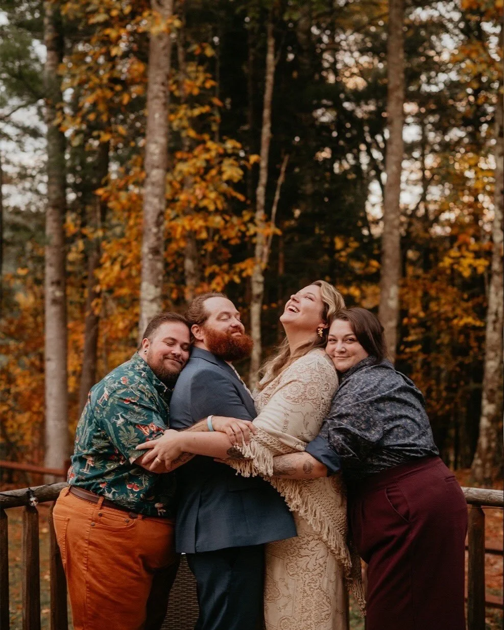 @hinterland.roc &amp; @neilrichardgrayson's families are the best 🥹🍂

#upstatenyweddingphotographer #upstatenyphotographer #rochesterphotographer #adkwedding #adkweddingphotographer