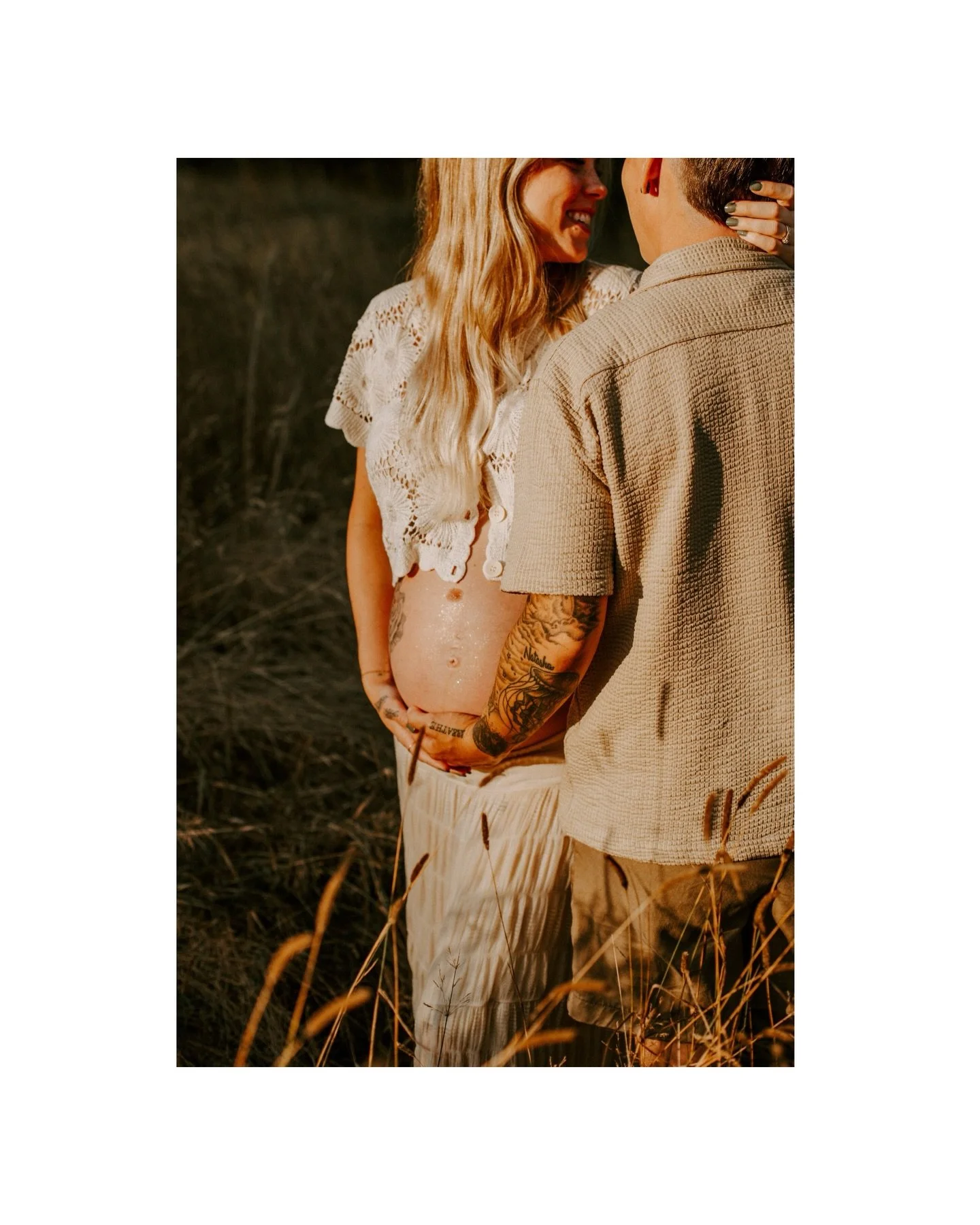 Same pose 
Same time of day
Same camera and lens
Just different angles 📐 ☀️ 

#allabouttheangles  #letchworthstatepark #rochesternyphotographer #goldenhour #MaternitySession
