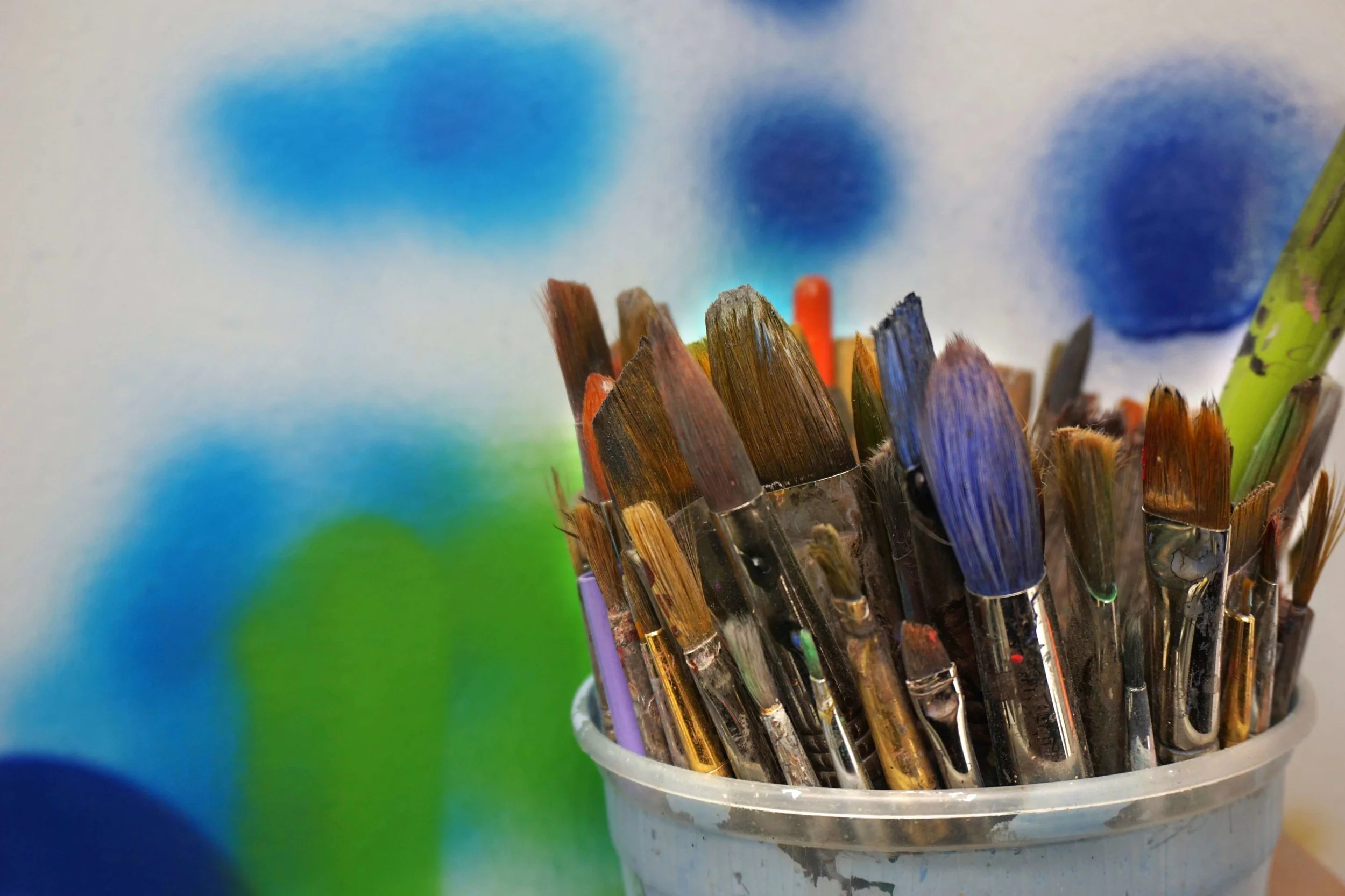 paint-bruches-in-bucket_4460x4460.jpg