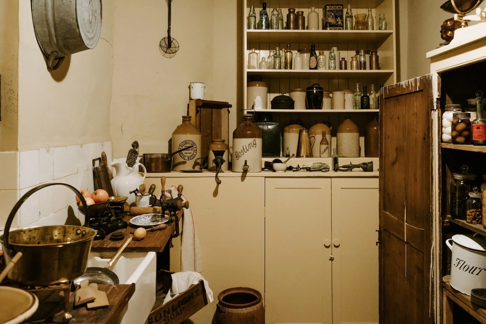 Telltale Signs That a Kitchen Needs Renovation: A Guide