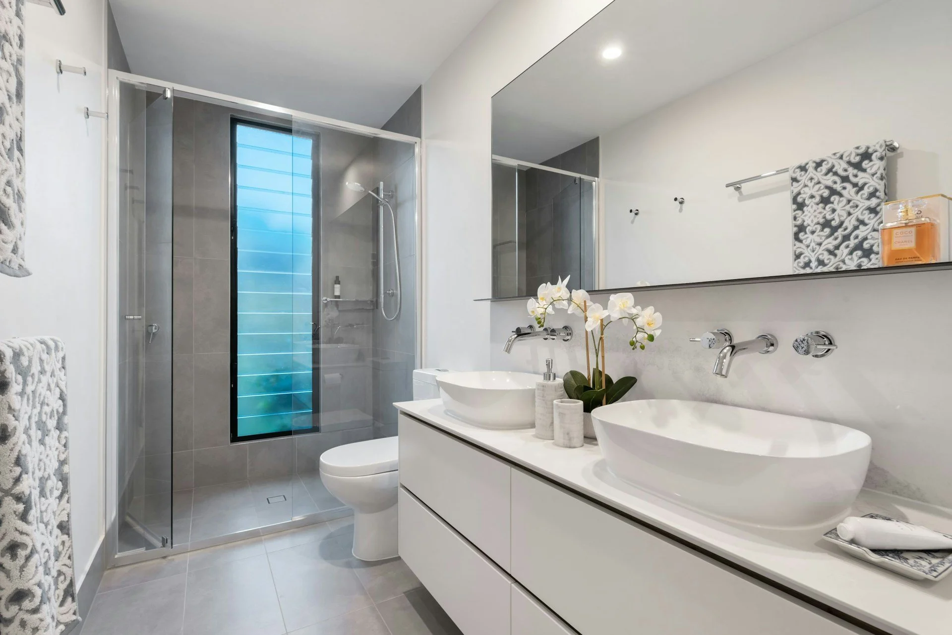 Practical Storage Solutions for Smaller Bathrooms