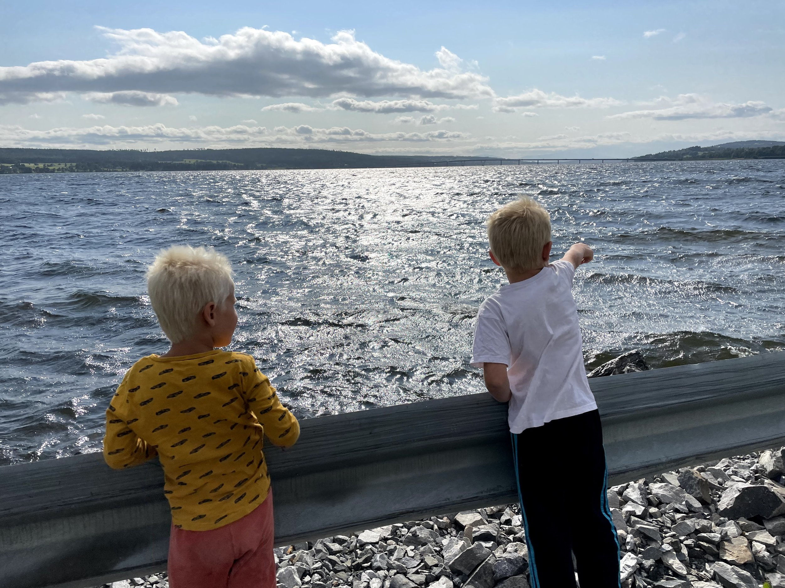 En blåsig dag med stora vågor