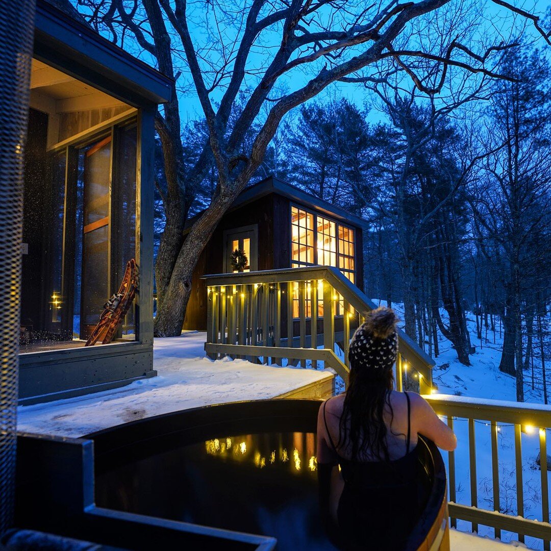 Treehouse twilight dip anyone? ✭*˚🌙✧*･ﾟ
.
. @seguintreedwellings 
.
.
. 📷: @dyl_e_fresh 
.
#maine #visitmaine #cabin #cabinlife #treehouse #tinyhouse #tlpicks #roamtheplanet #tinyhome #cabinporn #thecabinchronicles #dametraveler #sheisnotlost #outd
