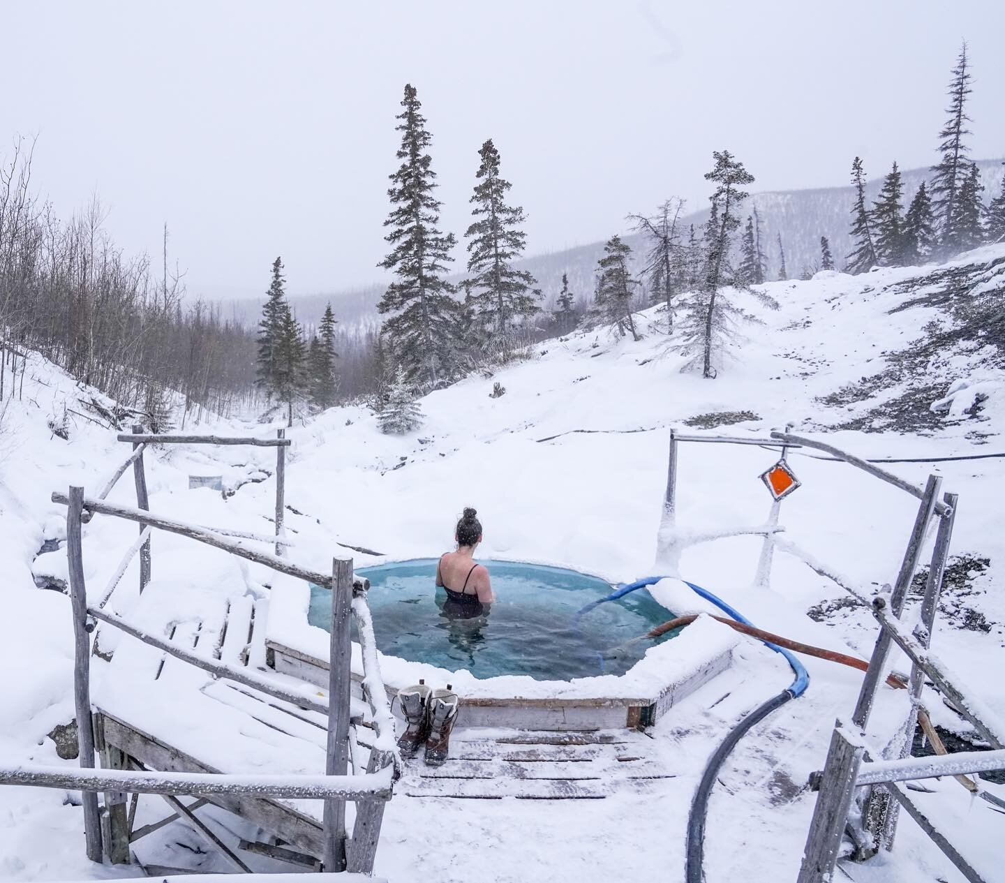 You had me at hot spring, Alaska ❄️🤍
↠ read all about one of Alaska&rsquo;s best kept secrets in my @travelandleisure article (link in bio!) 
.
.
.
.
.
.
#alaska #travelalaska #explorealaska #fairbanks #explorefairbanks #tlpicks #roamtheplanet #eart