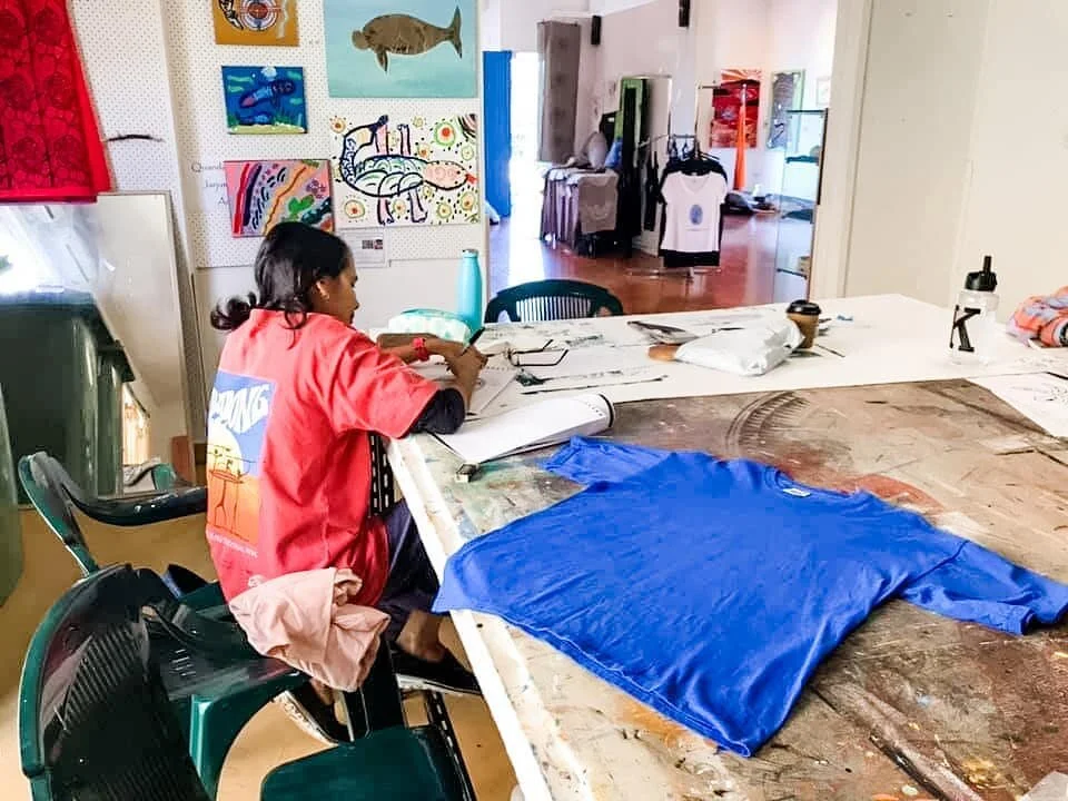 Artist Loren Close - pic source:  Quandamooka Aboriginal Art Gallery