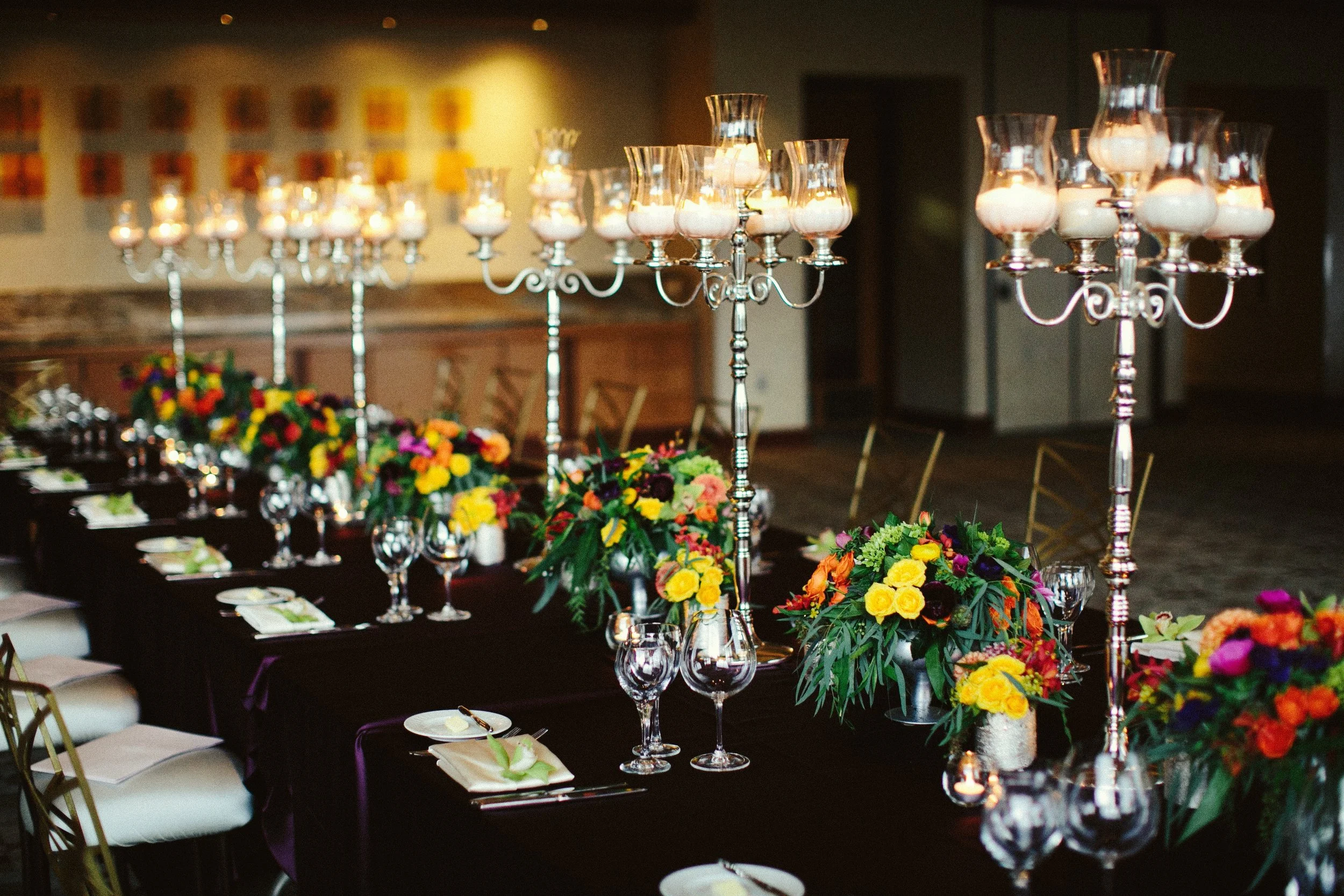 dinner-one-long-table-candelabra