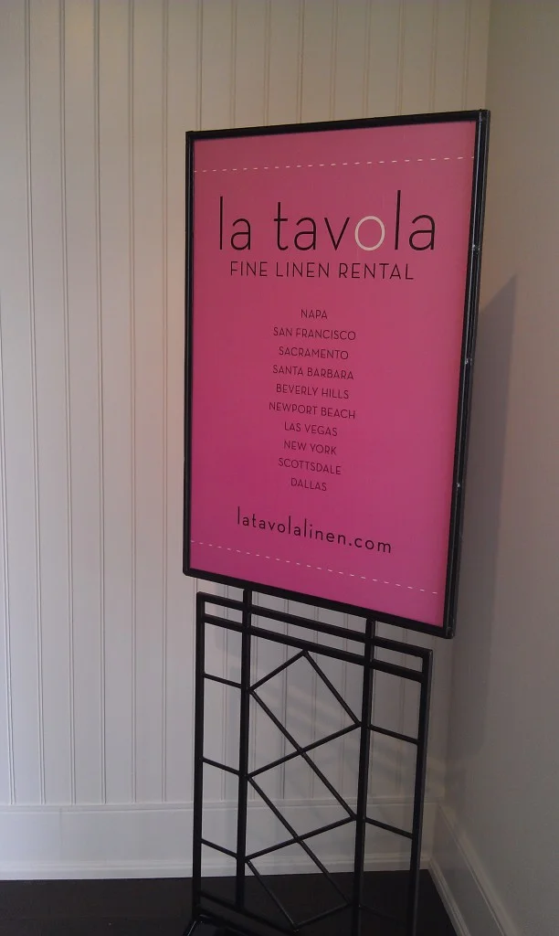 la tavola linen sign