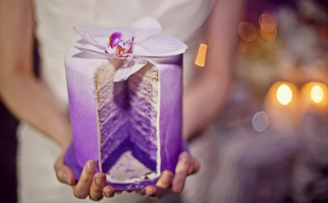 purple-ombre-wedding-cake