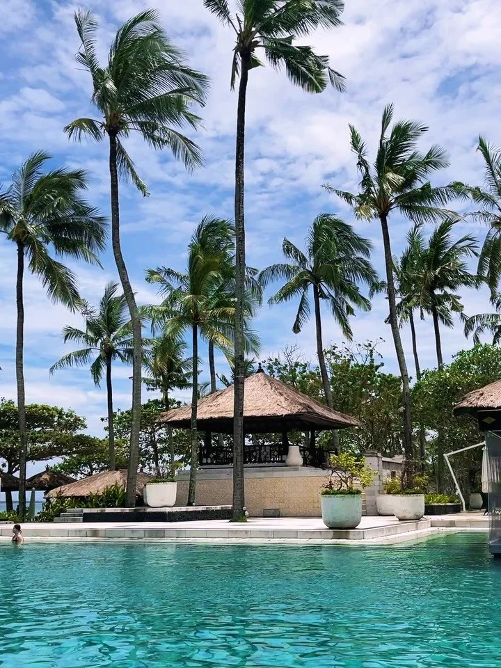 &bull; BALI &bull;

Back in Bali&hellip; and back to one of my favorite places on earth 💕

Some things are simply meant to be repeated :) the light, the calm, the quiet magic of this island, the Frozen Mango #leckerlecker &hellip; And of course, the