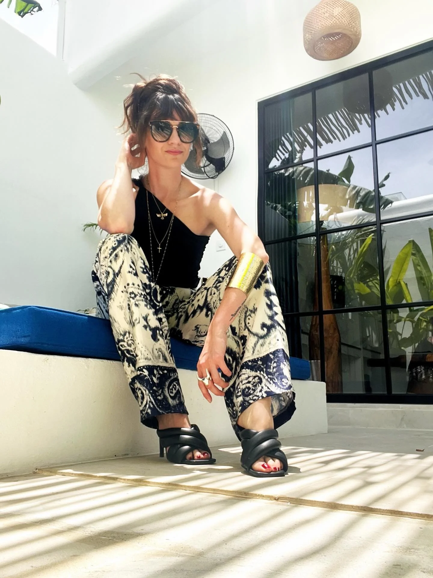 &bull; GILI STYLE &bull;

And my favorite outfit for breakfast 💙 UN MOT ET JE RESTE ! 
.
.
#indonesia#giliislands#personalstylistberlin#personalshopperberlin#candicepintipersonalstyling