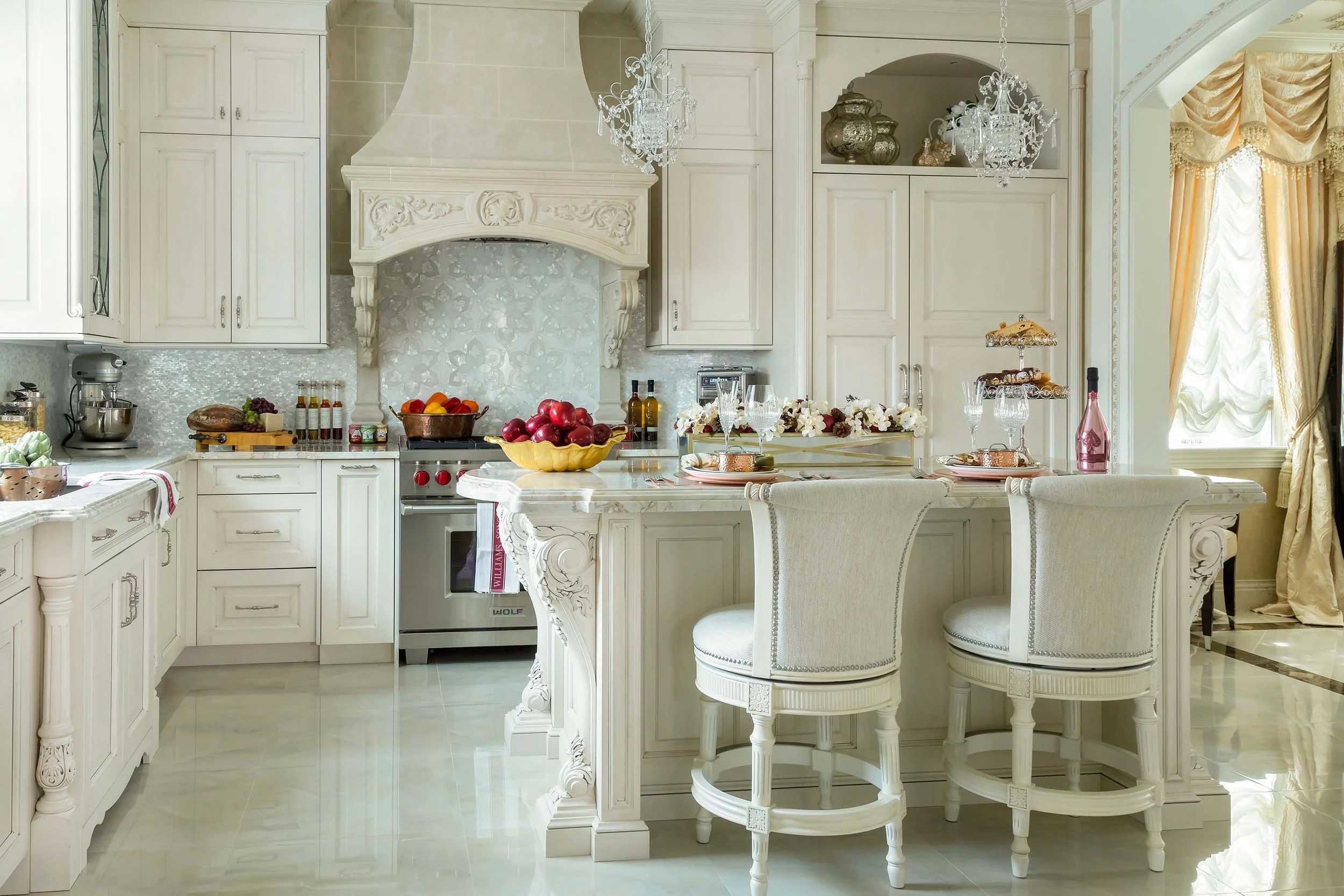 Traditional style kitchen with dove white cabinetry