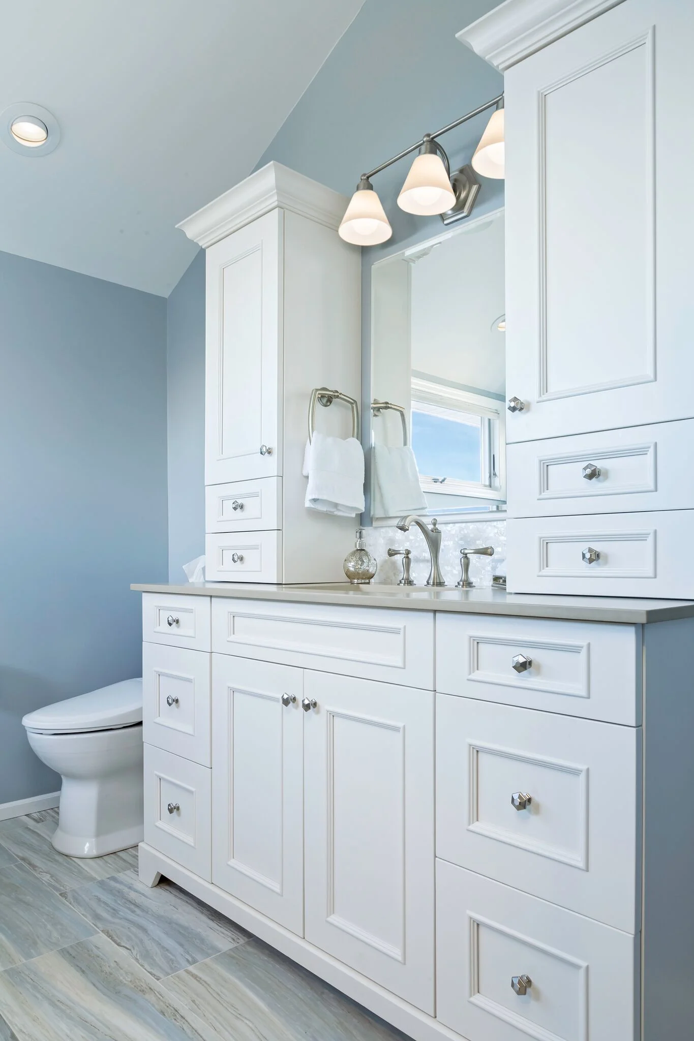white vanity bathroom 