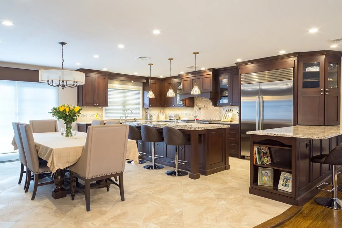 Kitchen by Showcase Kitchens