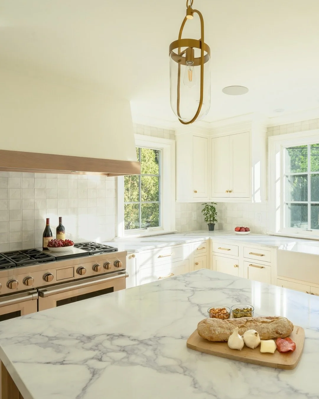 May light, marble counters, and brass that glows. 🌷This kitchen was made for this time of year.