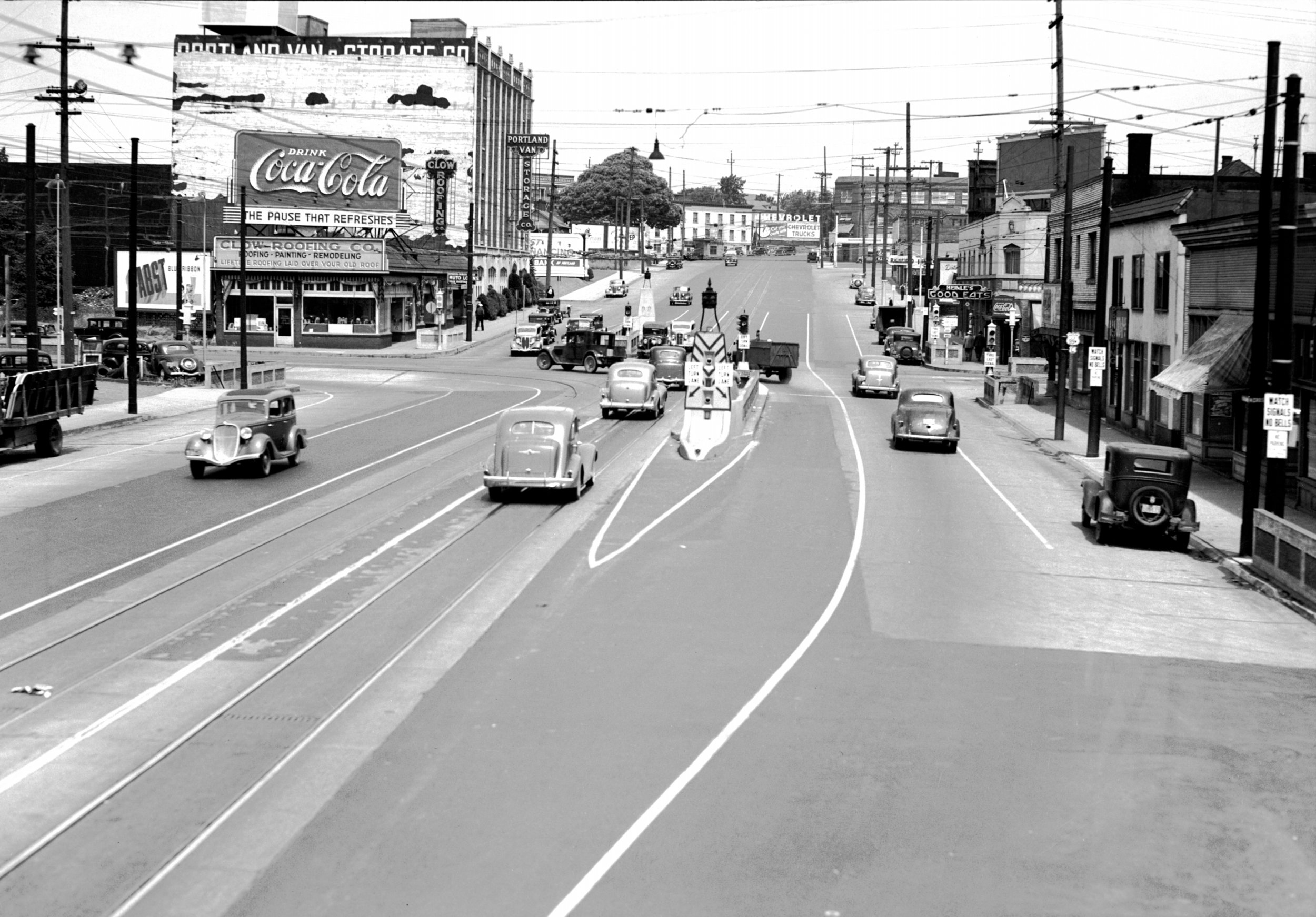 N Broadway & Larrabee (1939).jpg