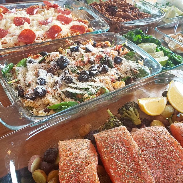 Family Style: Supreme Veggie pizza gf pasta bake&bull; Pep and Cheese GF pasta bake &bull; Herved salmon over roasted broccoli and fingerlings &bull; Beef bulgogi and green beans &bull; Southwest crock pot chicken breasts and cilantro lime rice&bull;