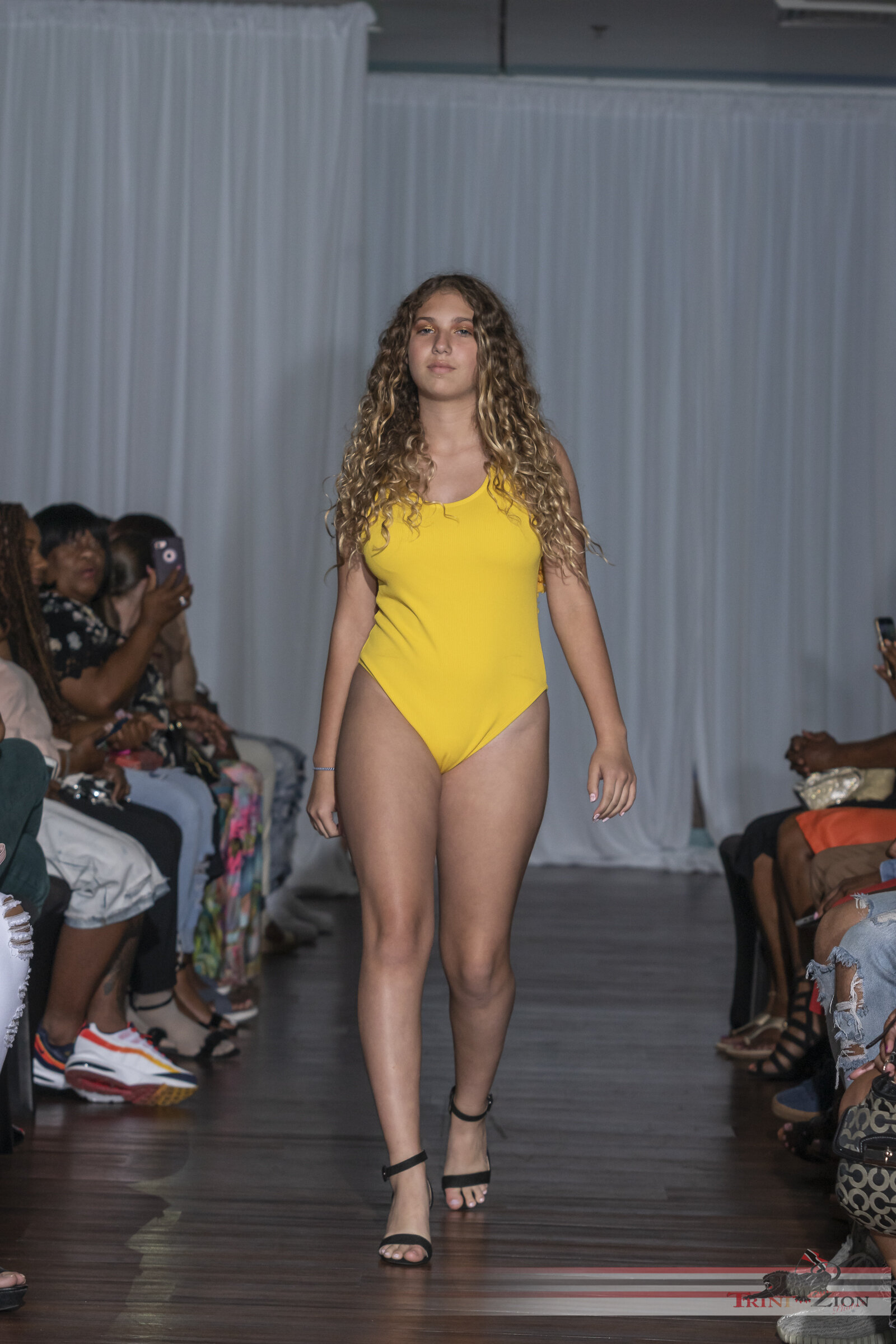 ExquisiteFashionShow2019-94.jpg