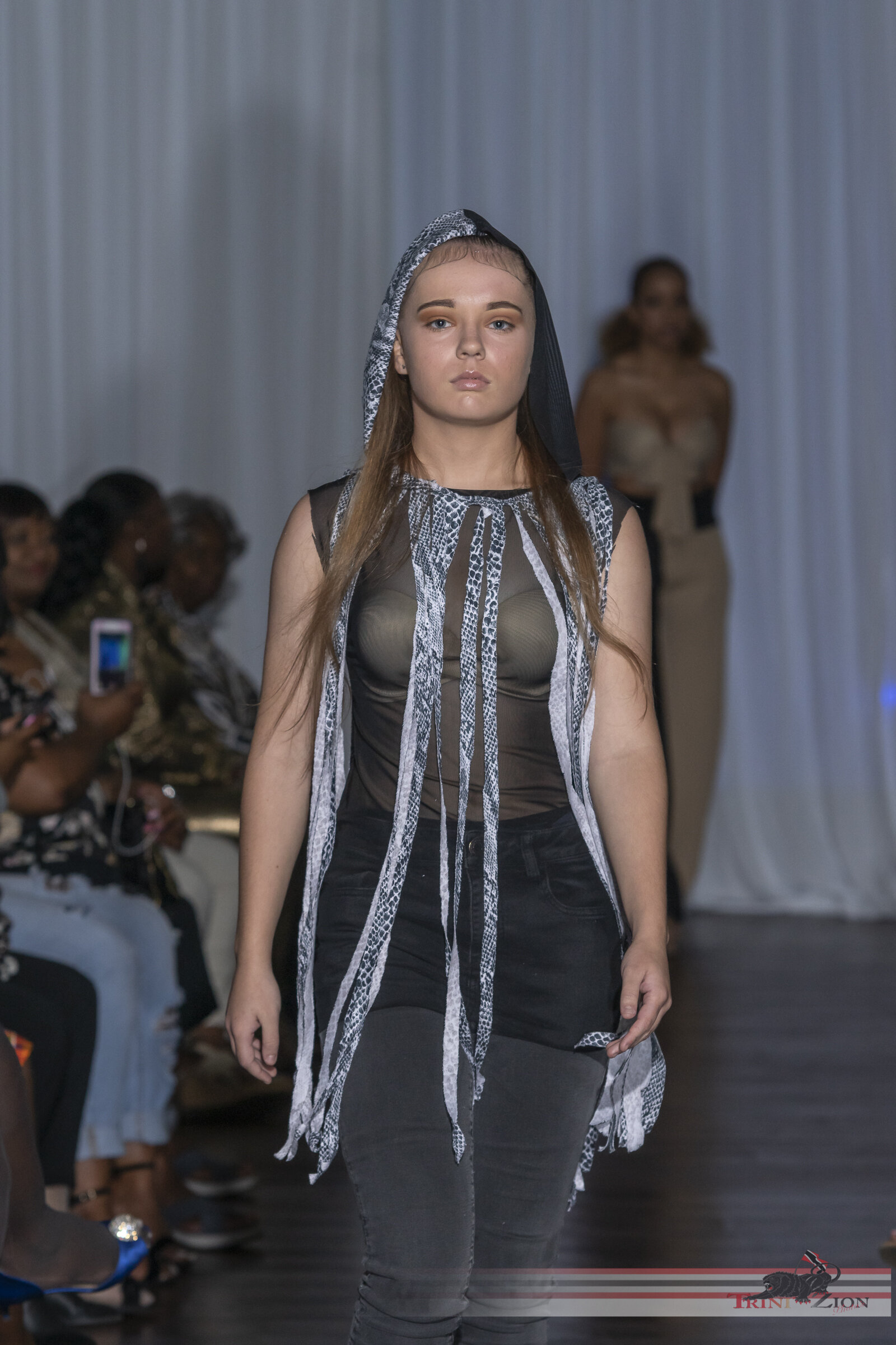 ExquisiteFashionShow2019-372.jpg