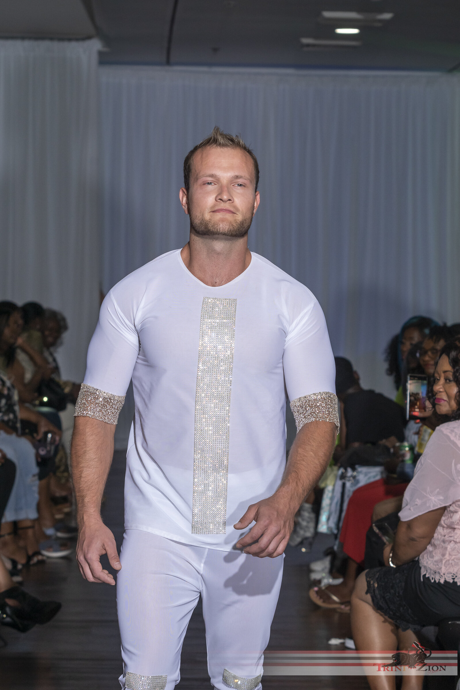 ExquisiteFashionShow2019-1162.jpg