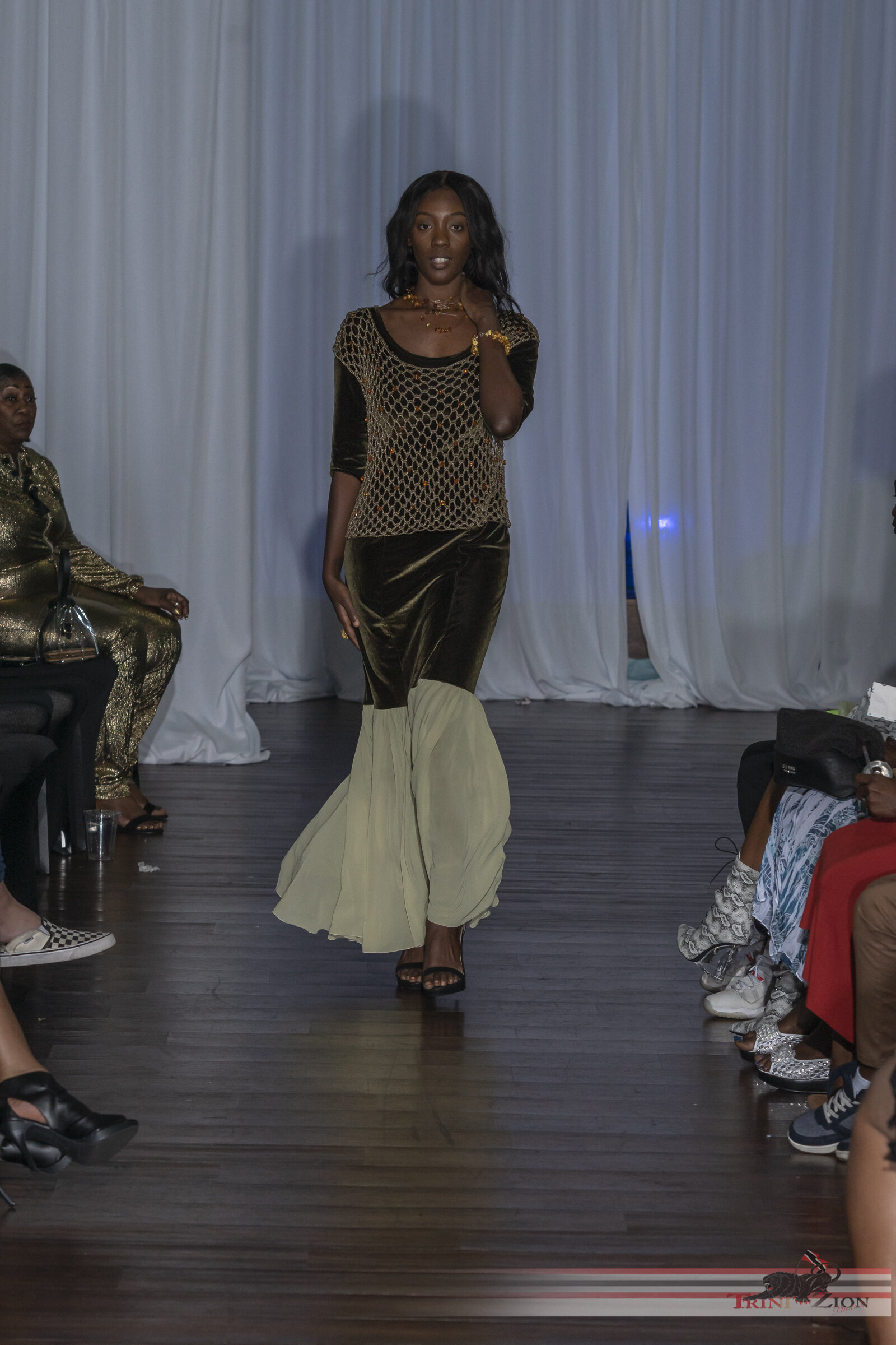 ExquisiteFashionShow2019-1782.jpg