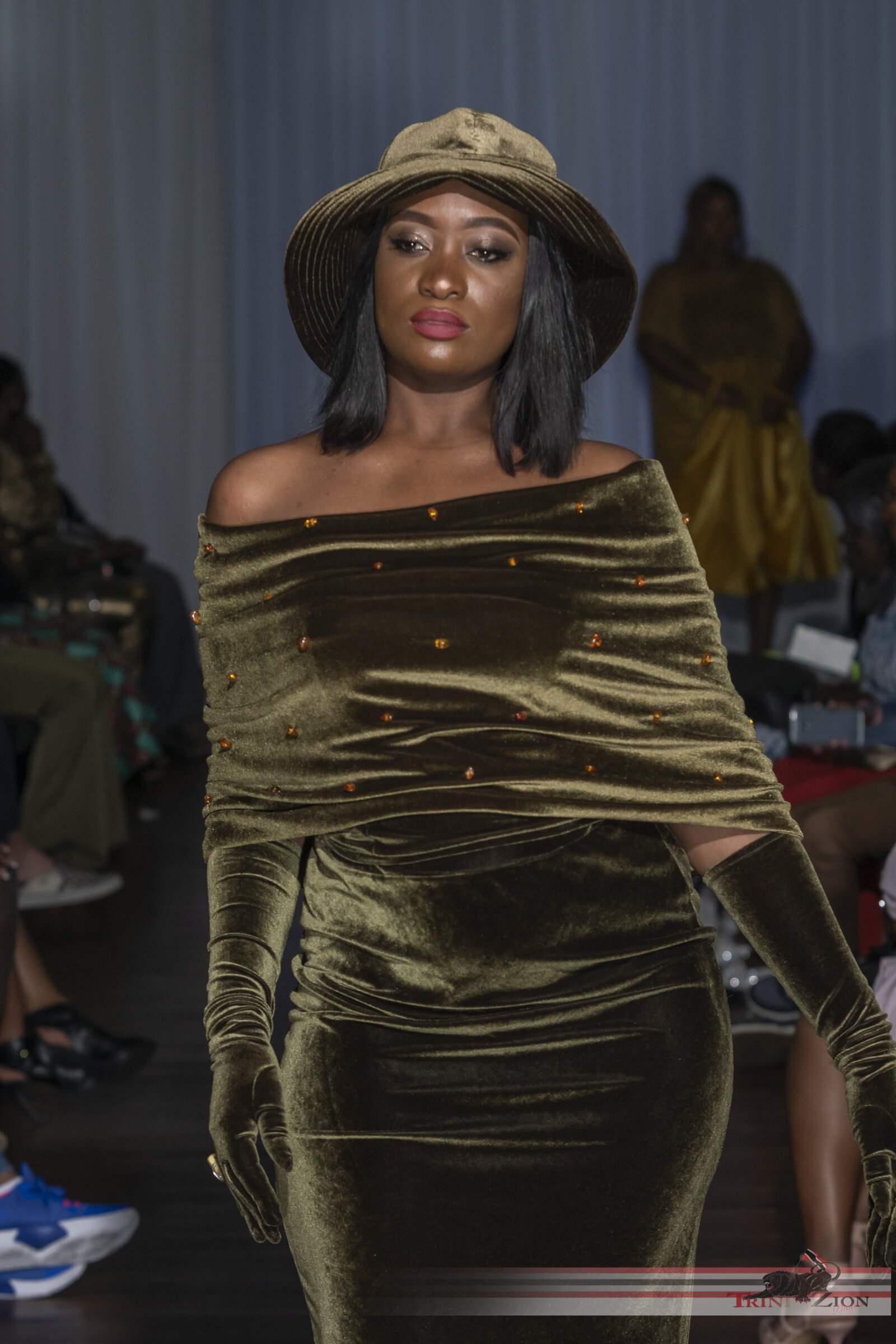 ExquisiteFashionShow2019-1819.jpg