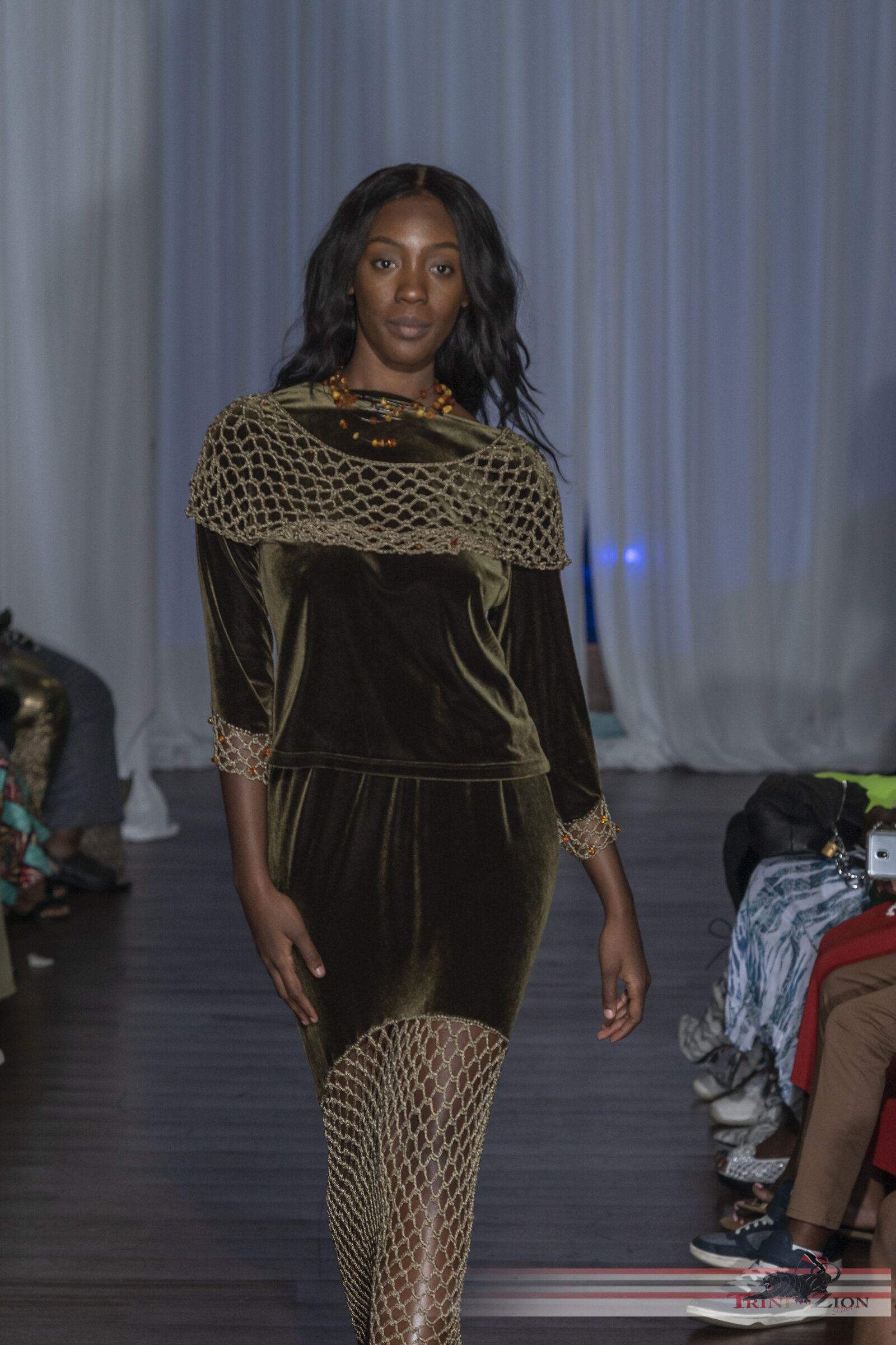 ExquisiteFashionShow2019-1913.jpg