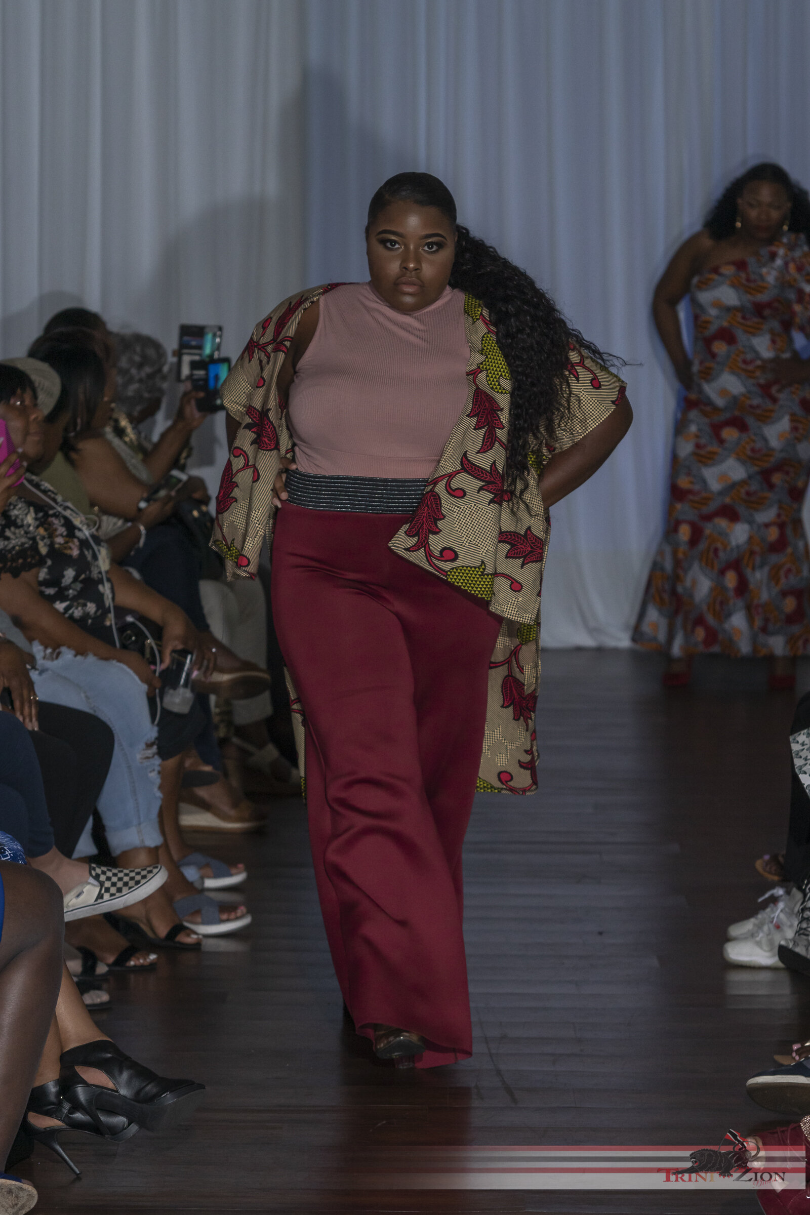 ExquisiteFashionShow2019-1714.jpg