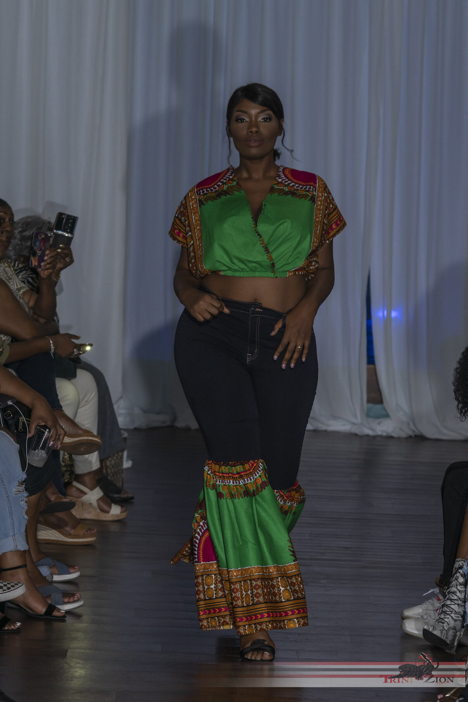 ExquisiteFashionShow2019-1734.jpg