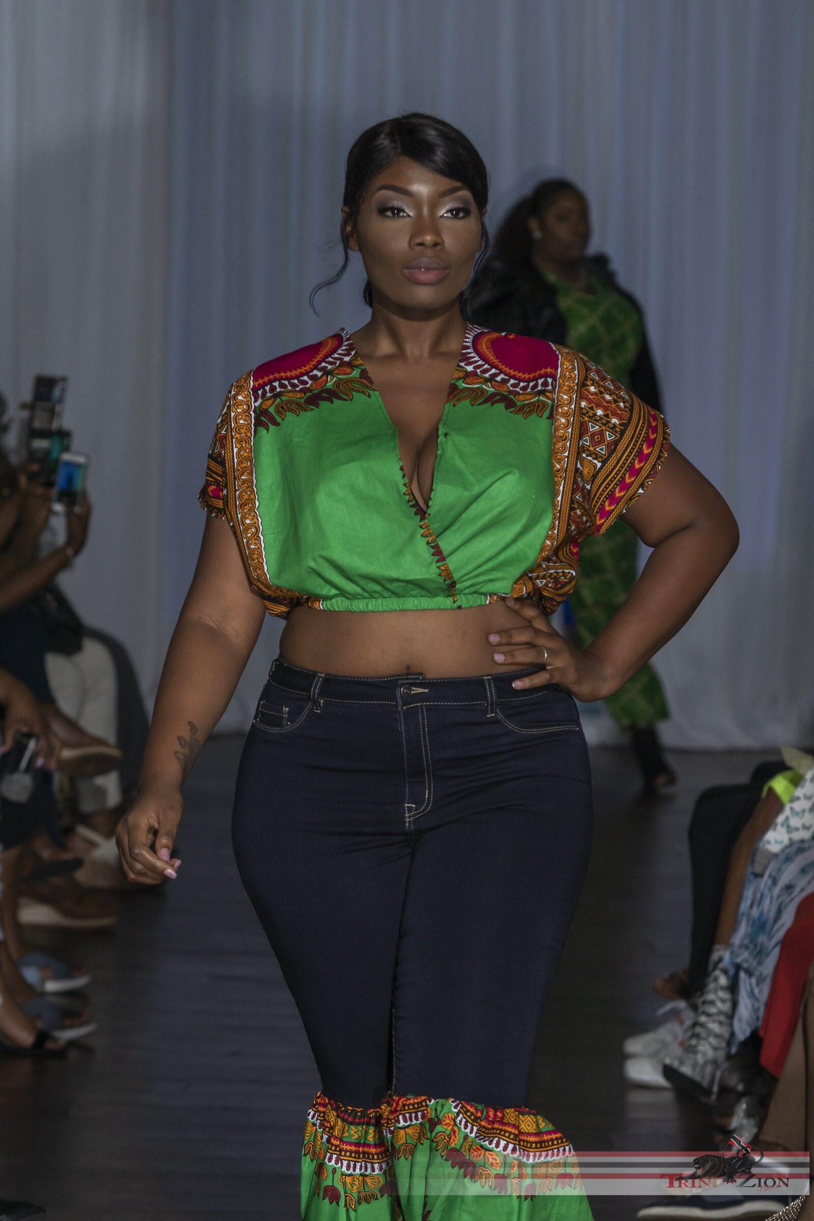 ExquisiteFashionShow2019-1739.jpg