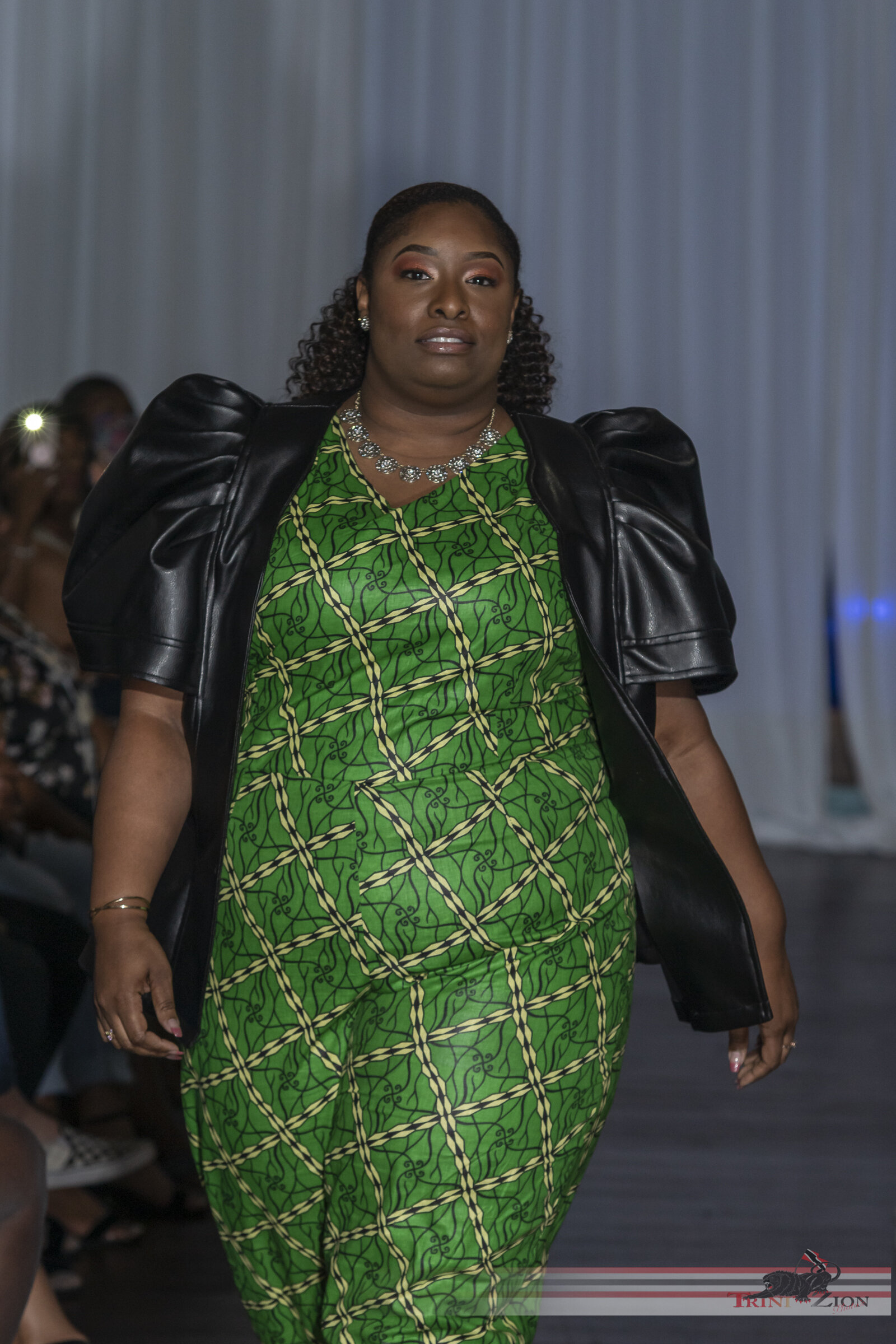 ExquisiteFashionShow2019-1745.jpg