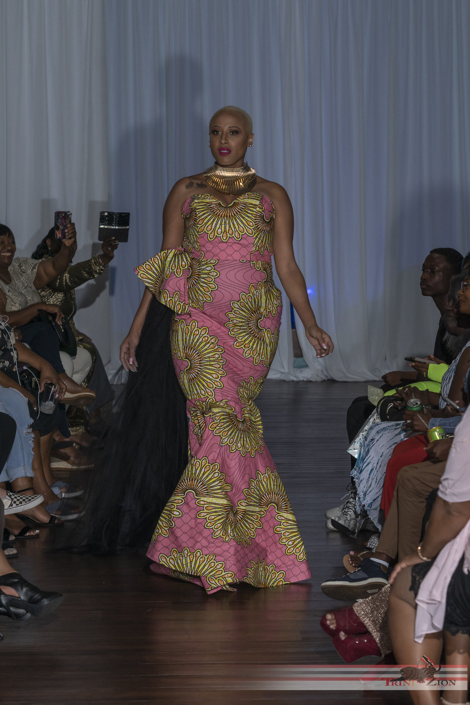 ExquisiteFashionShow2019-1758.jpg