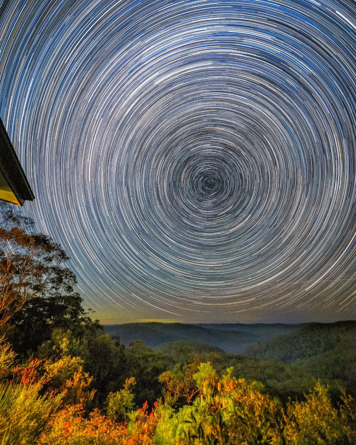 Things we miss while we&rsquo;re asleep: the beautiful night sky with millions of stars here combined with the earth&rsquo;s rotation (in this case around the south celestial pole) over a time period of 2 hours. (400+ photos at 15sec each stacked in 