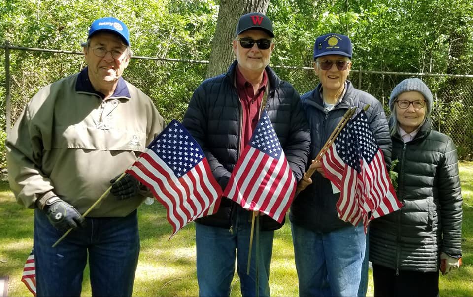 Posting flags 2021 Cemetery.jpg