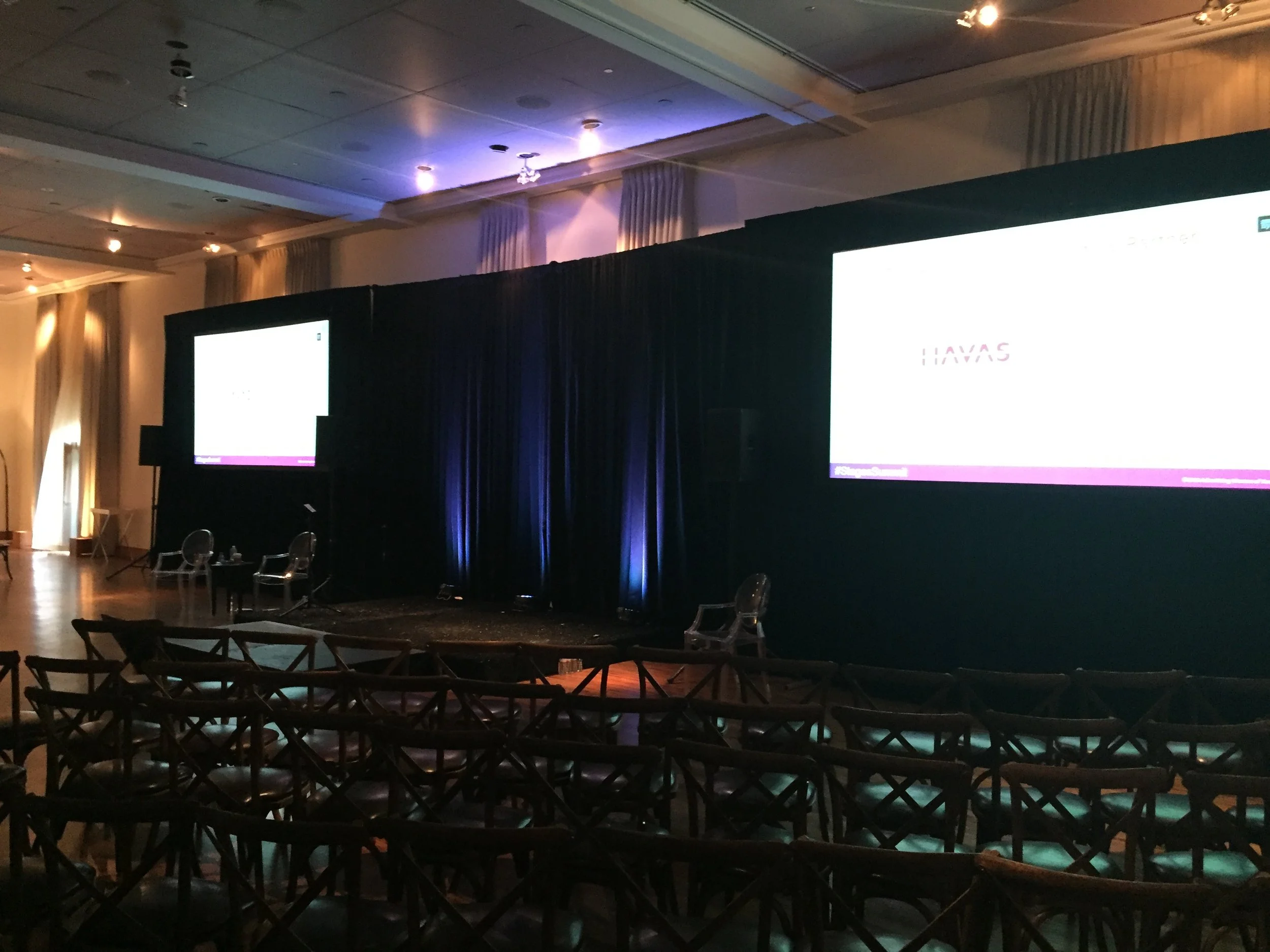 2 screen Ivy room.JPG