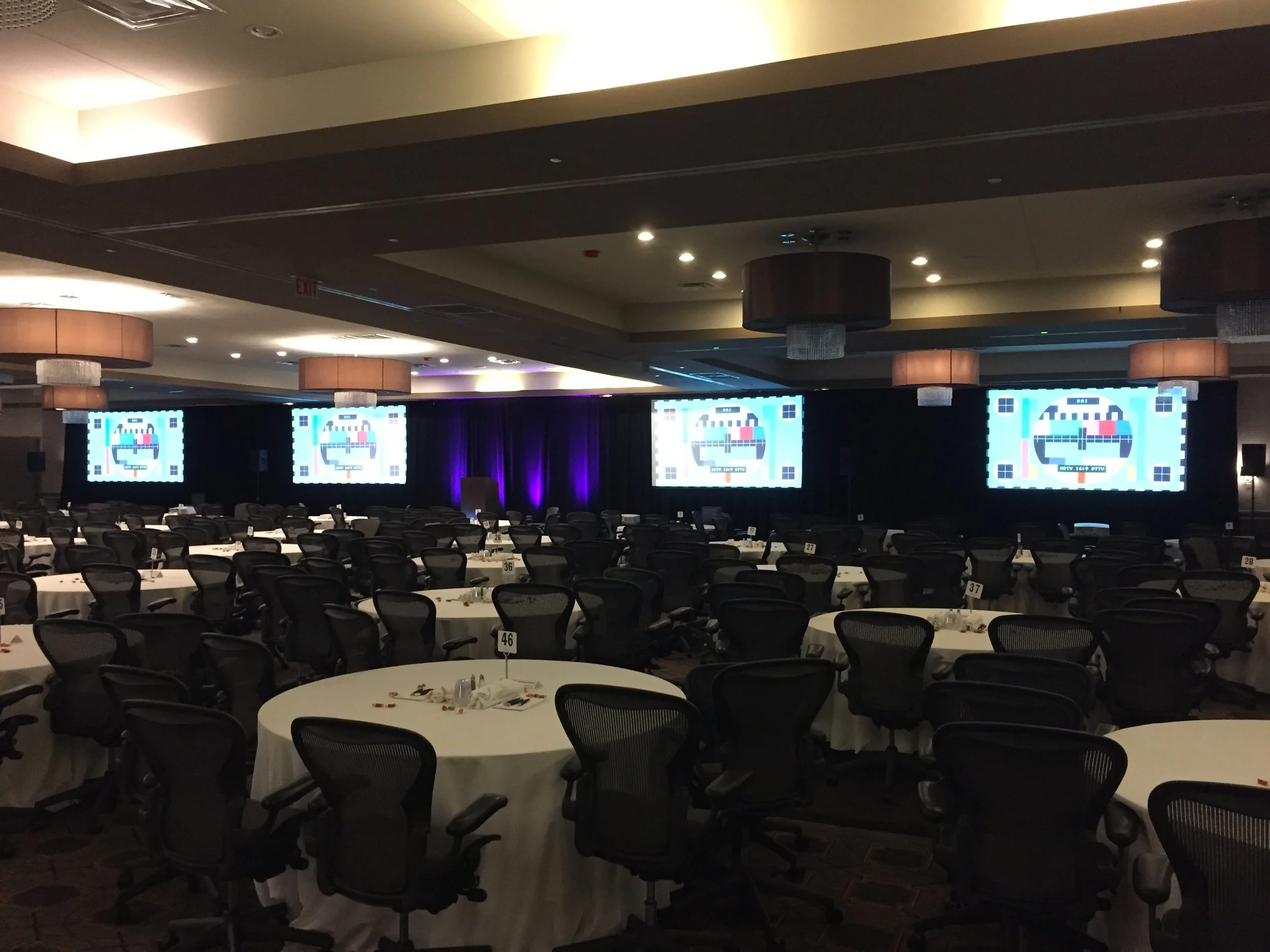 4 screen Sheraton Clean.JPG