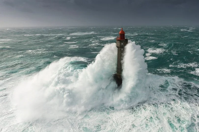 An-island-lighthouse.jpg